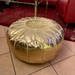 Lederpouf Gold 6 Monate alt Sitzpouf  - Bild 5