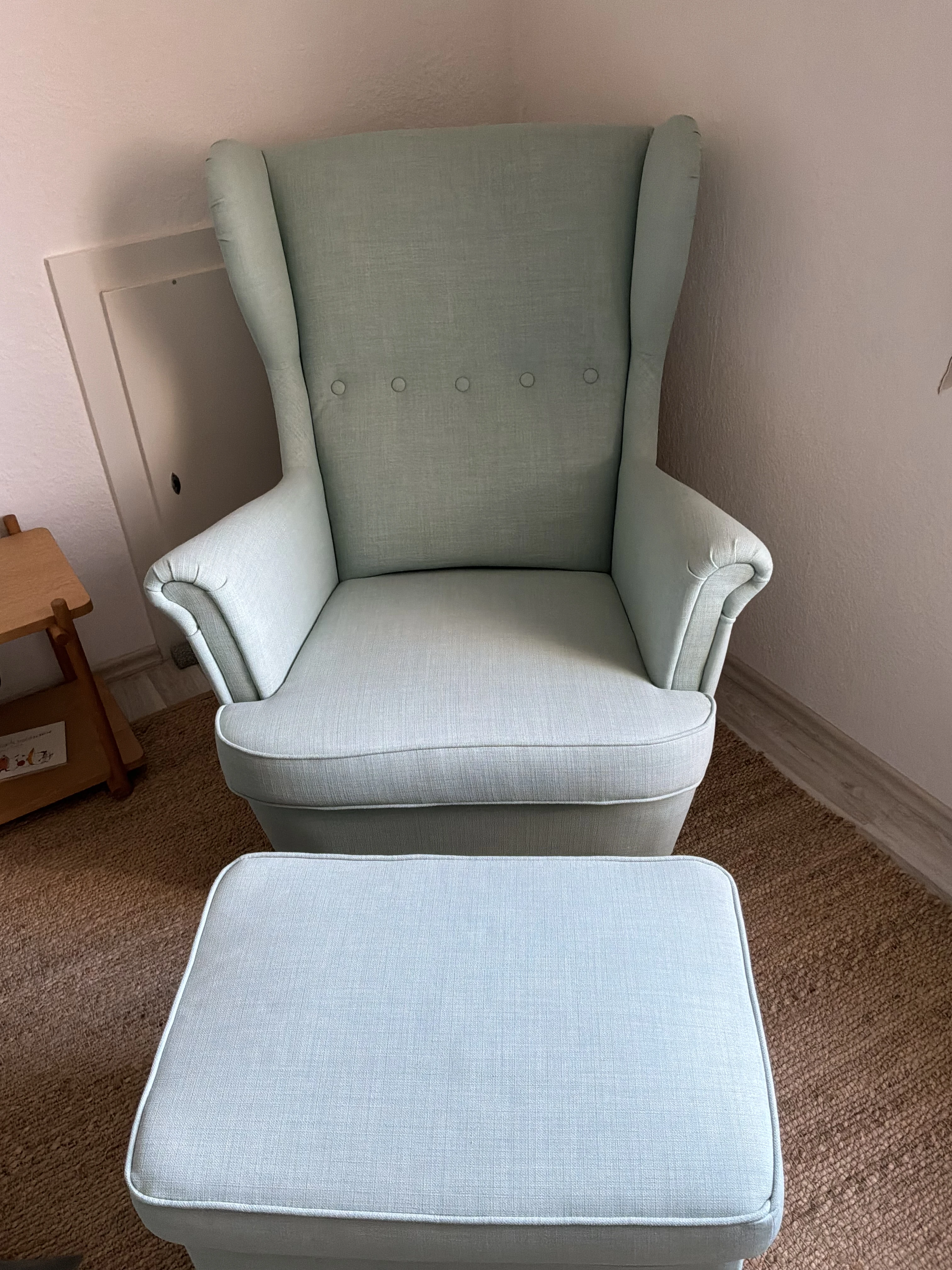 Sessel mit Fußhocker