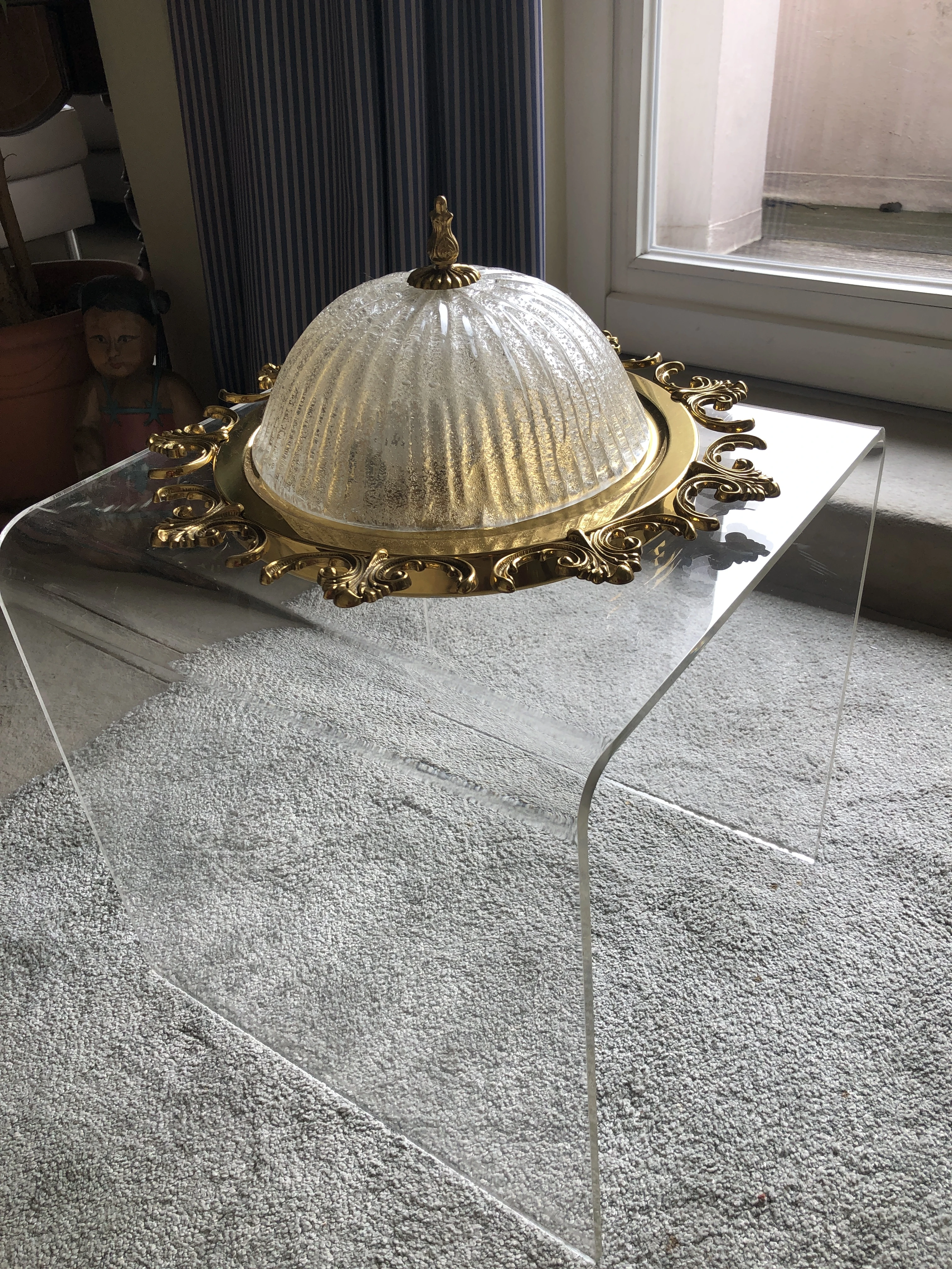 goldene Deckenlampe