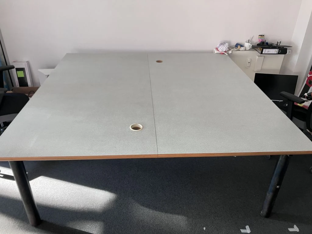 der Tisch