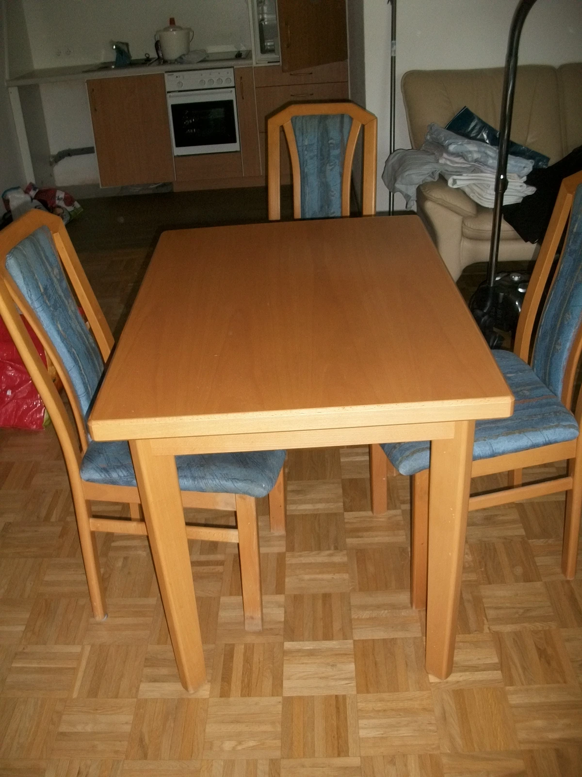 Küchentisch 69 x 99 + 70 cm Holz massiv + teilmassiv Erle 3 Stühle