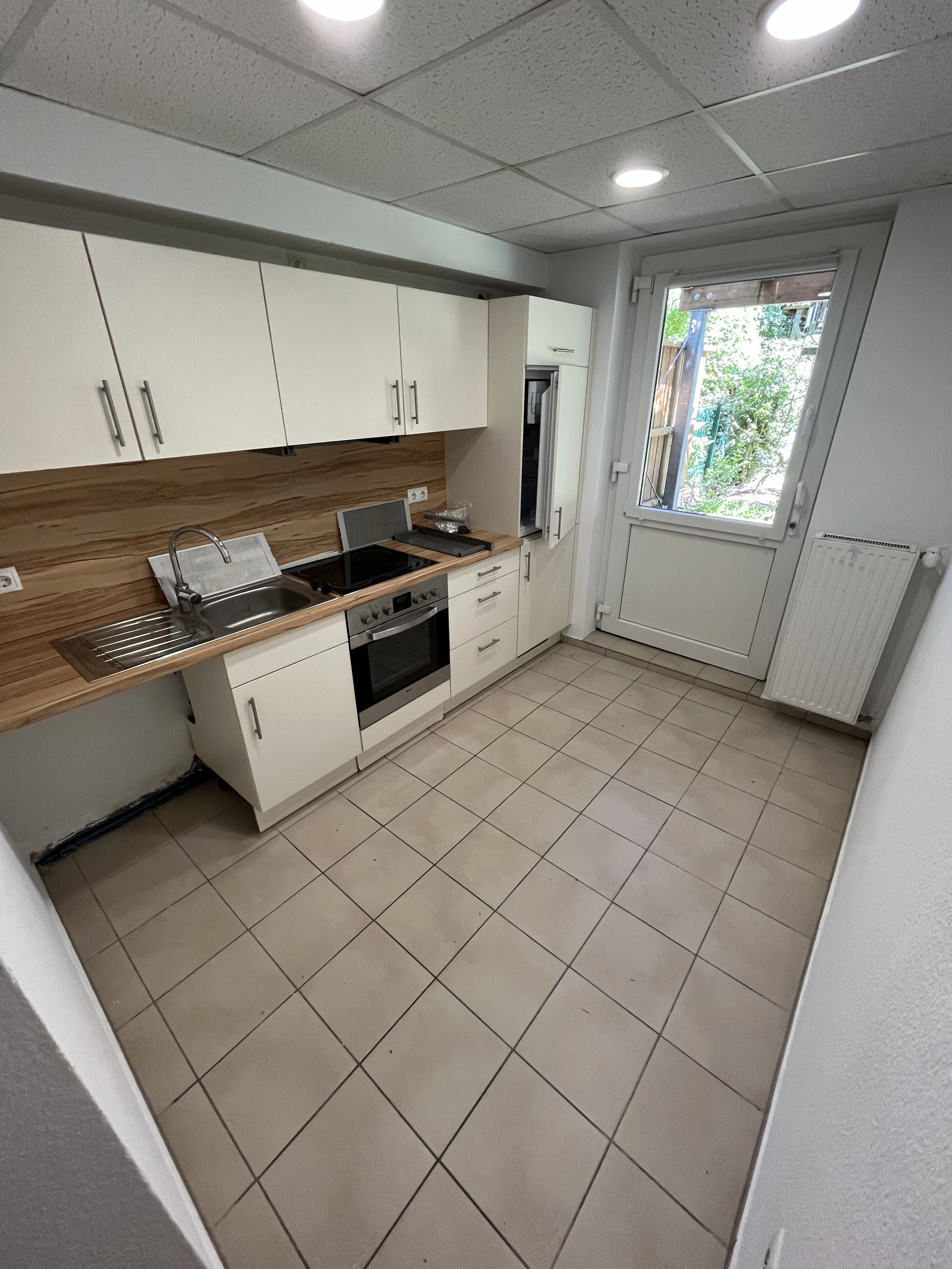 Küche mit Austritt zur Terrasse