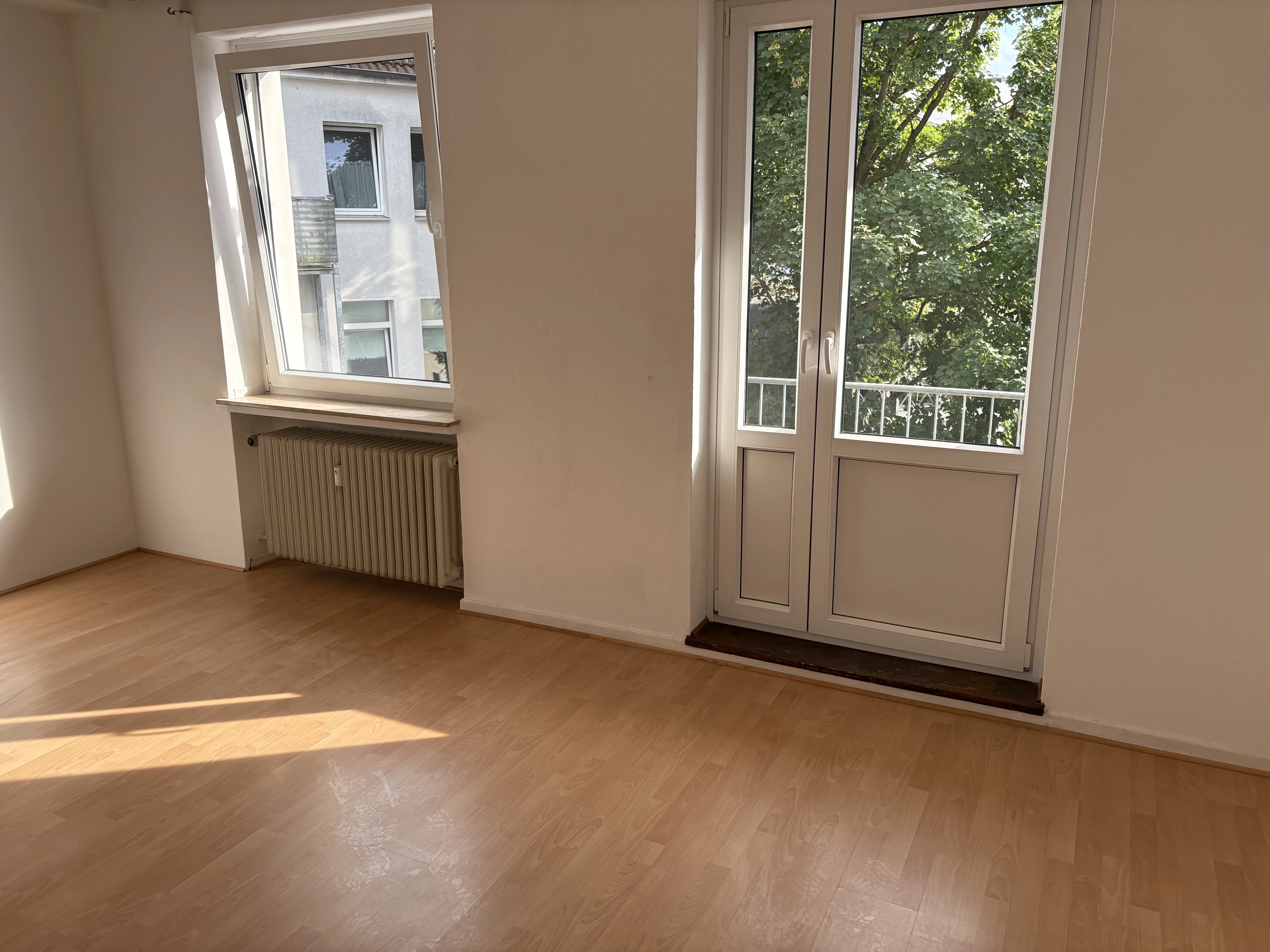 Südzimmer mit Treppe zur Terrasse