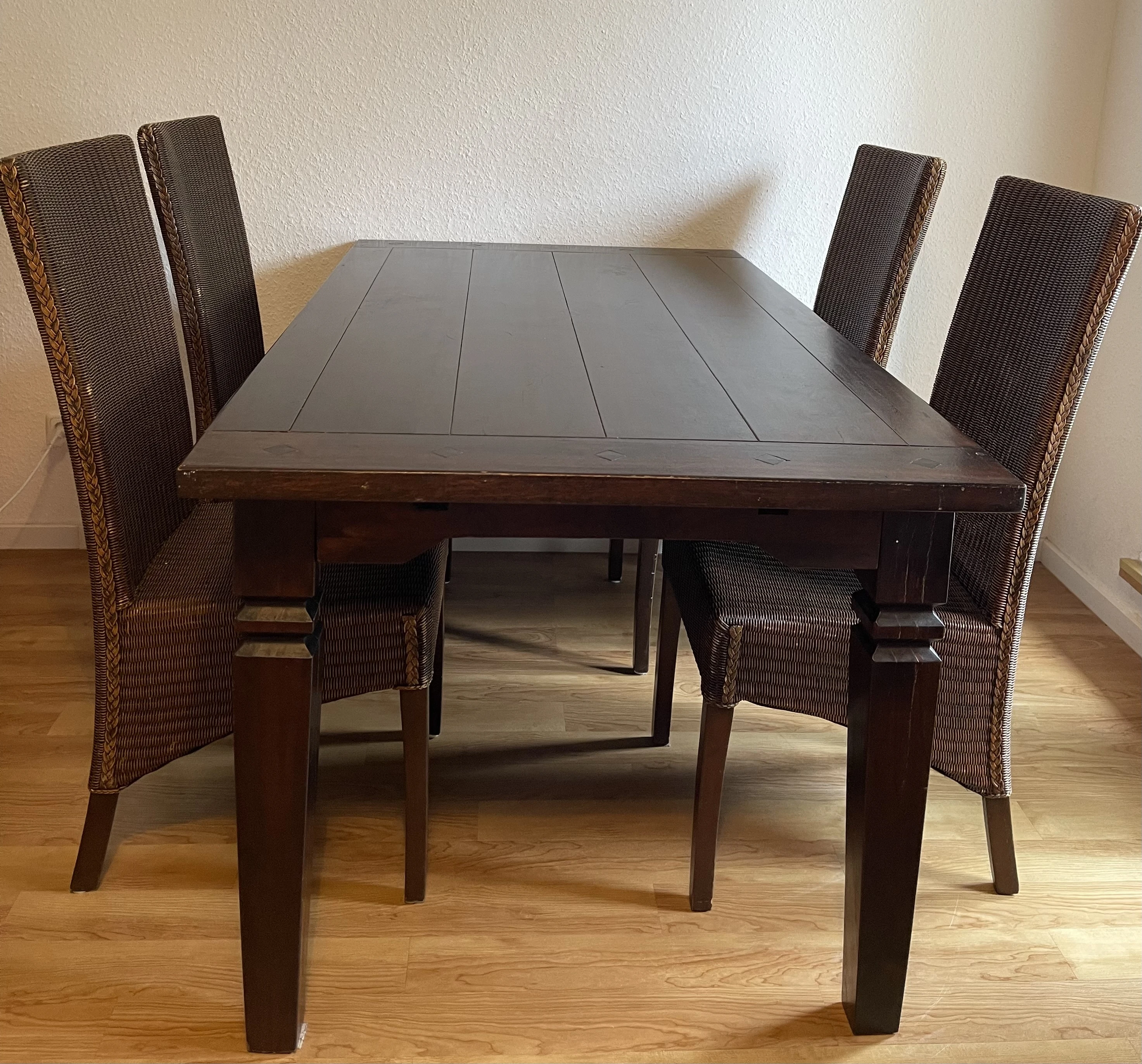 Gesamtes Set Esstisch + Stühle 