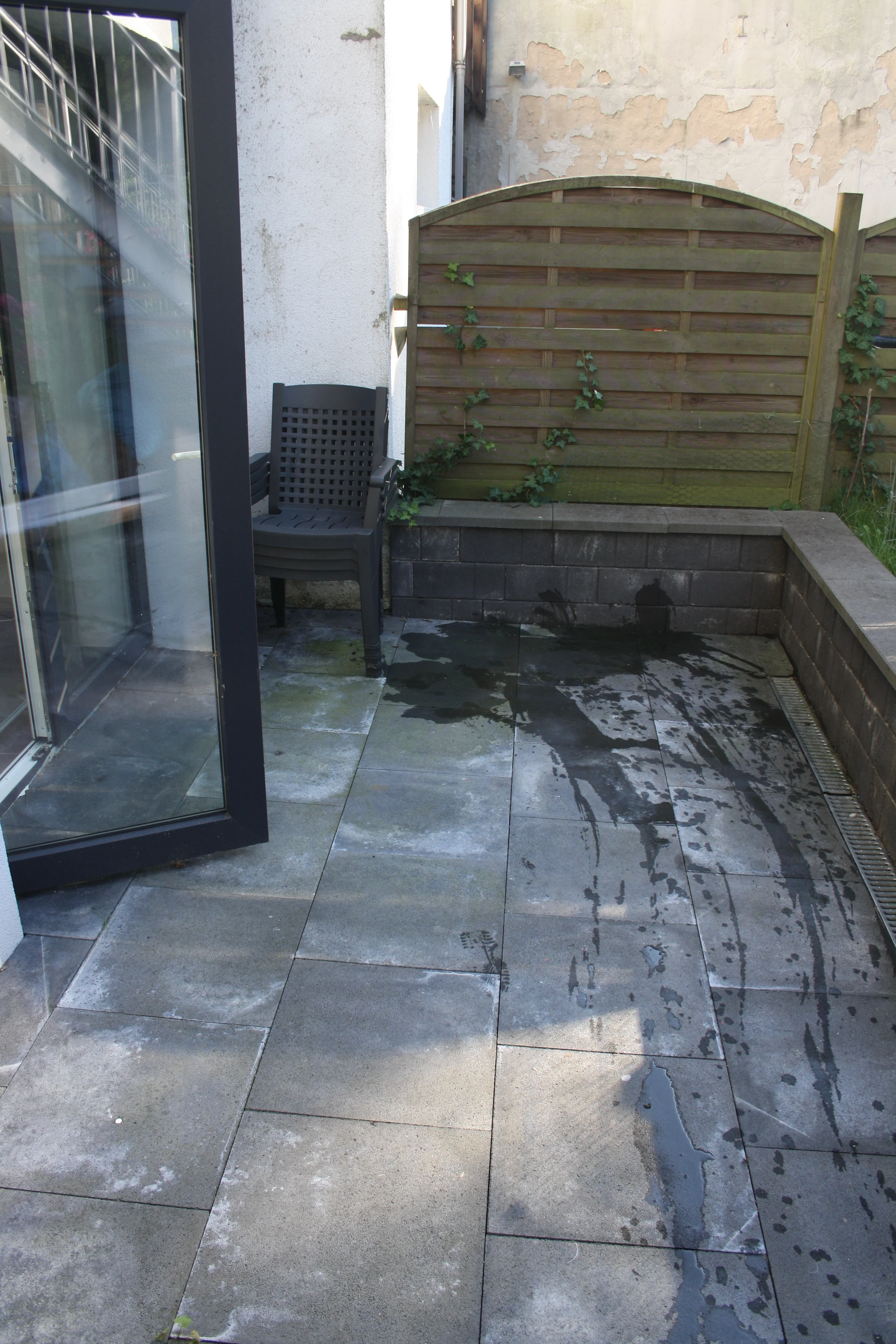 Terrasse (Möbel vorhanden)