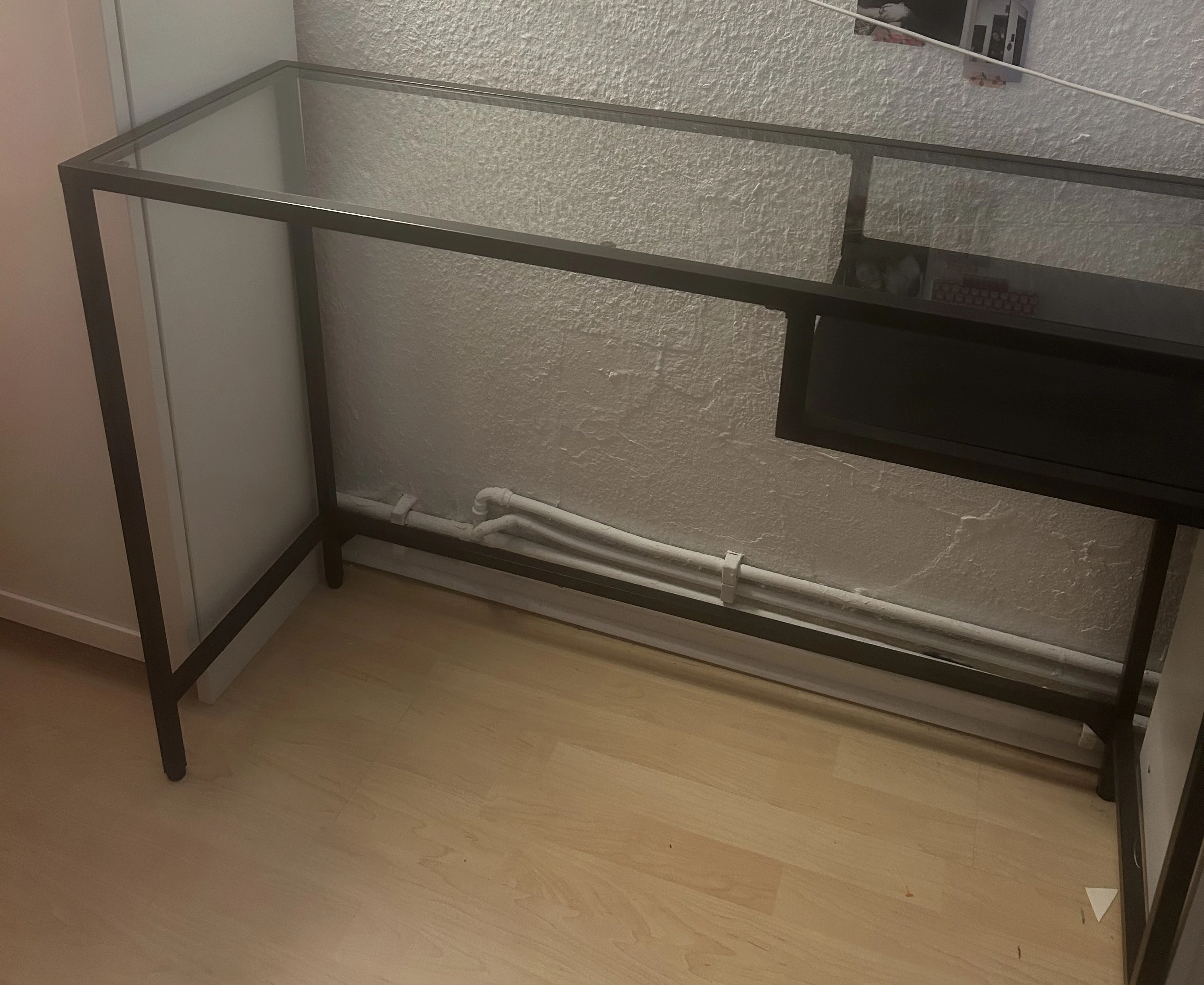 Schreibtisch von der Seite