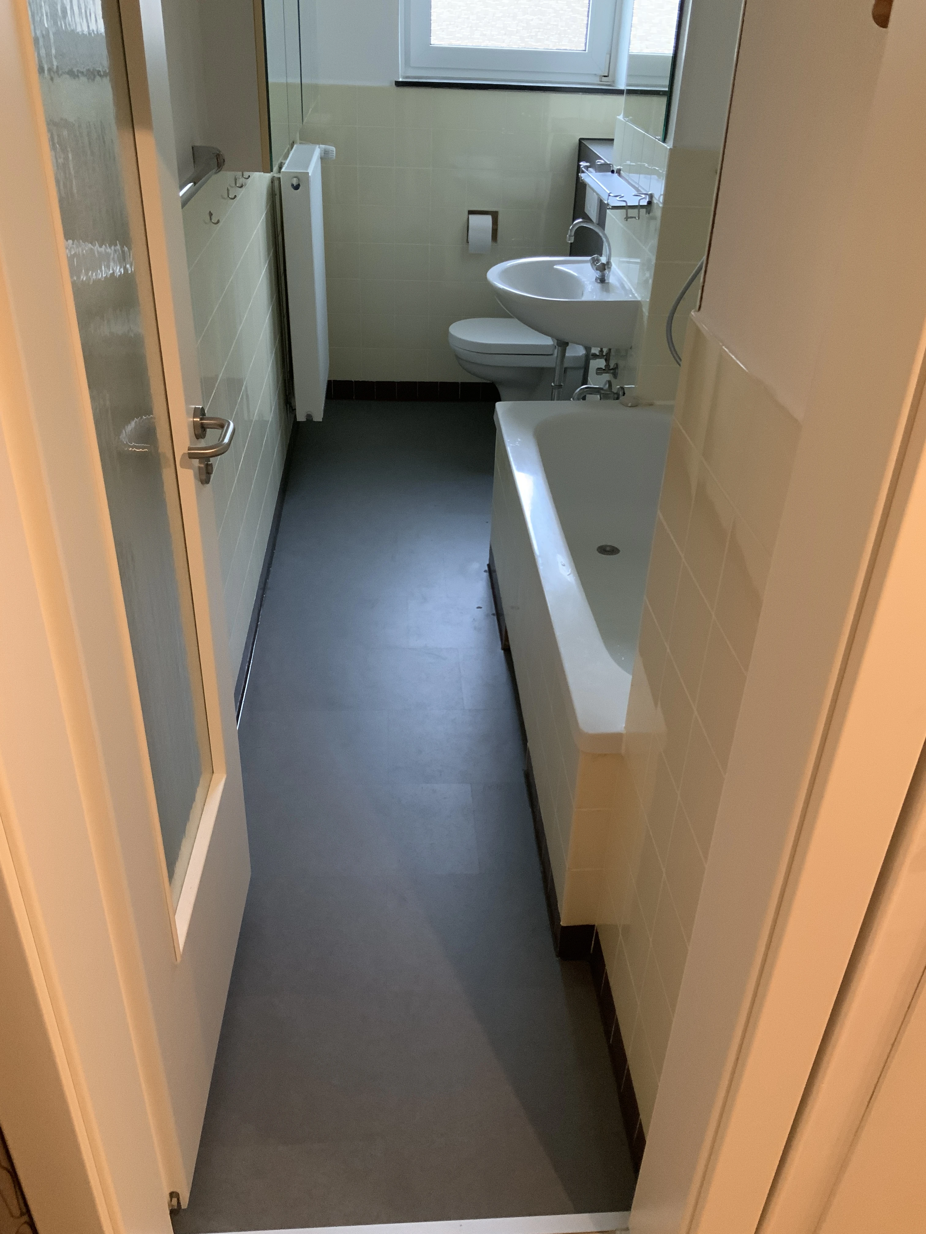 Tageslichtbad mit Badewanne