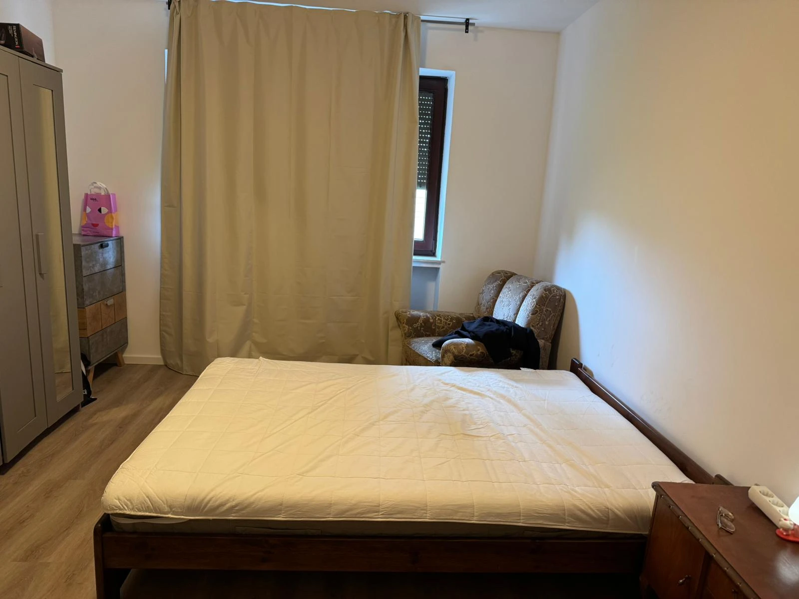 Bett mit Sessel 