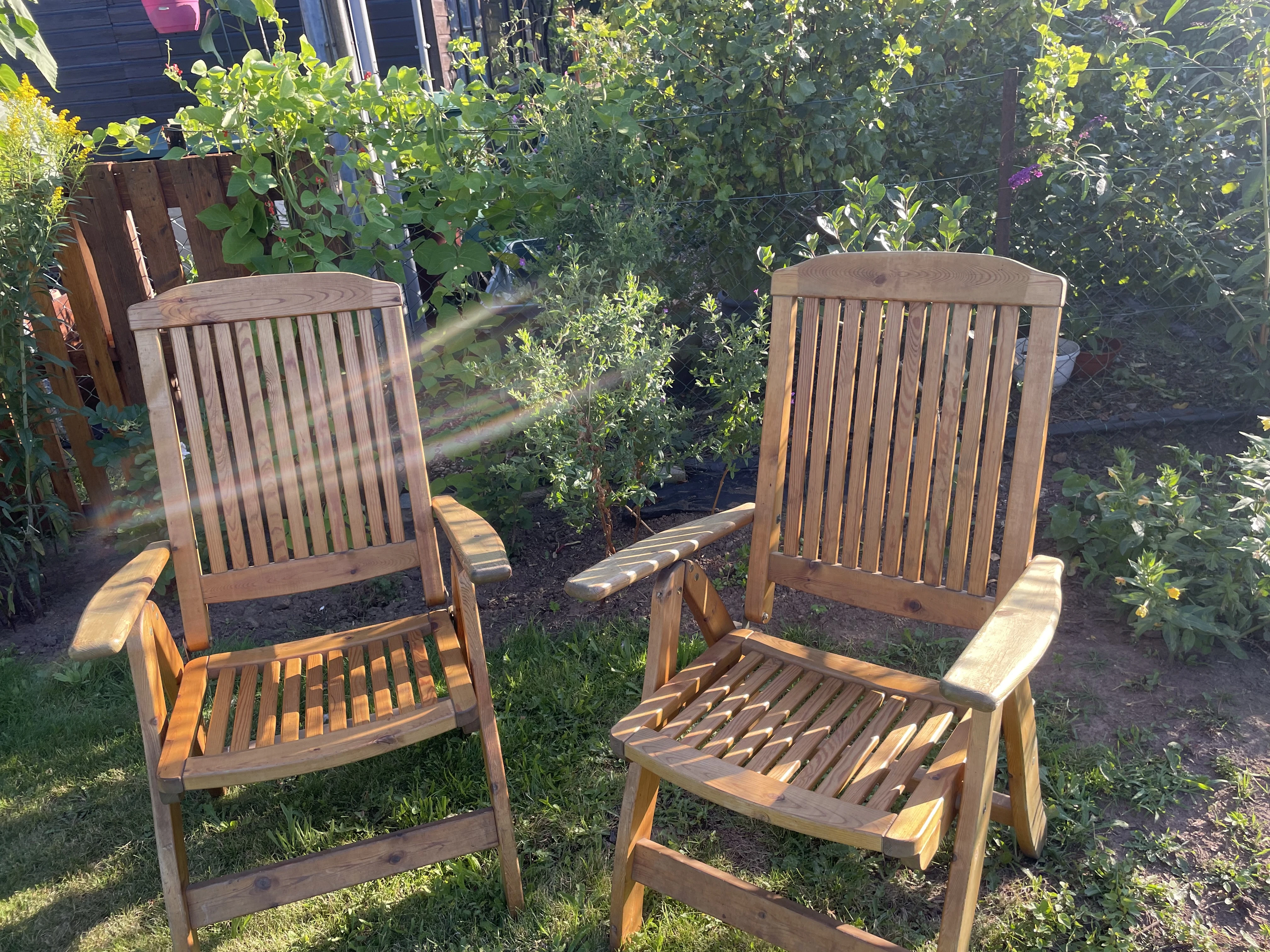 2 Holz Gartenstühle 