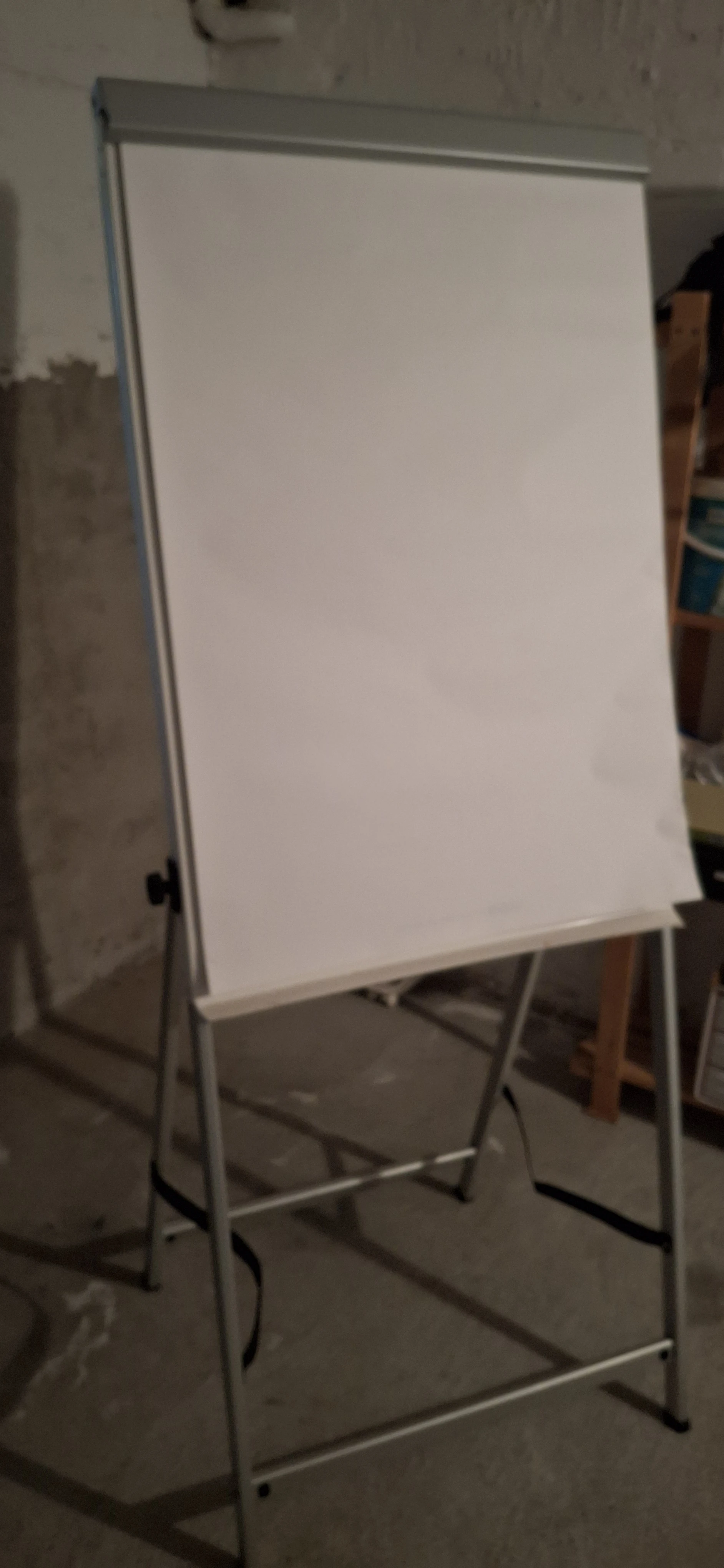 Flipchart dreibeinig