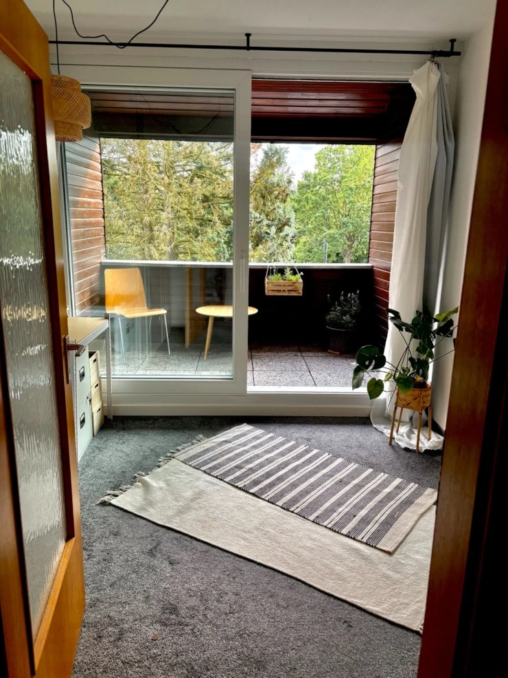 der Balkon vom freien Zimmer