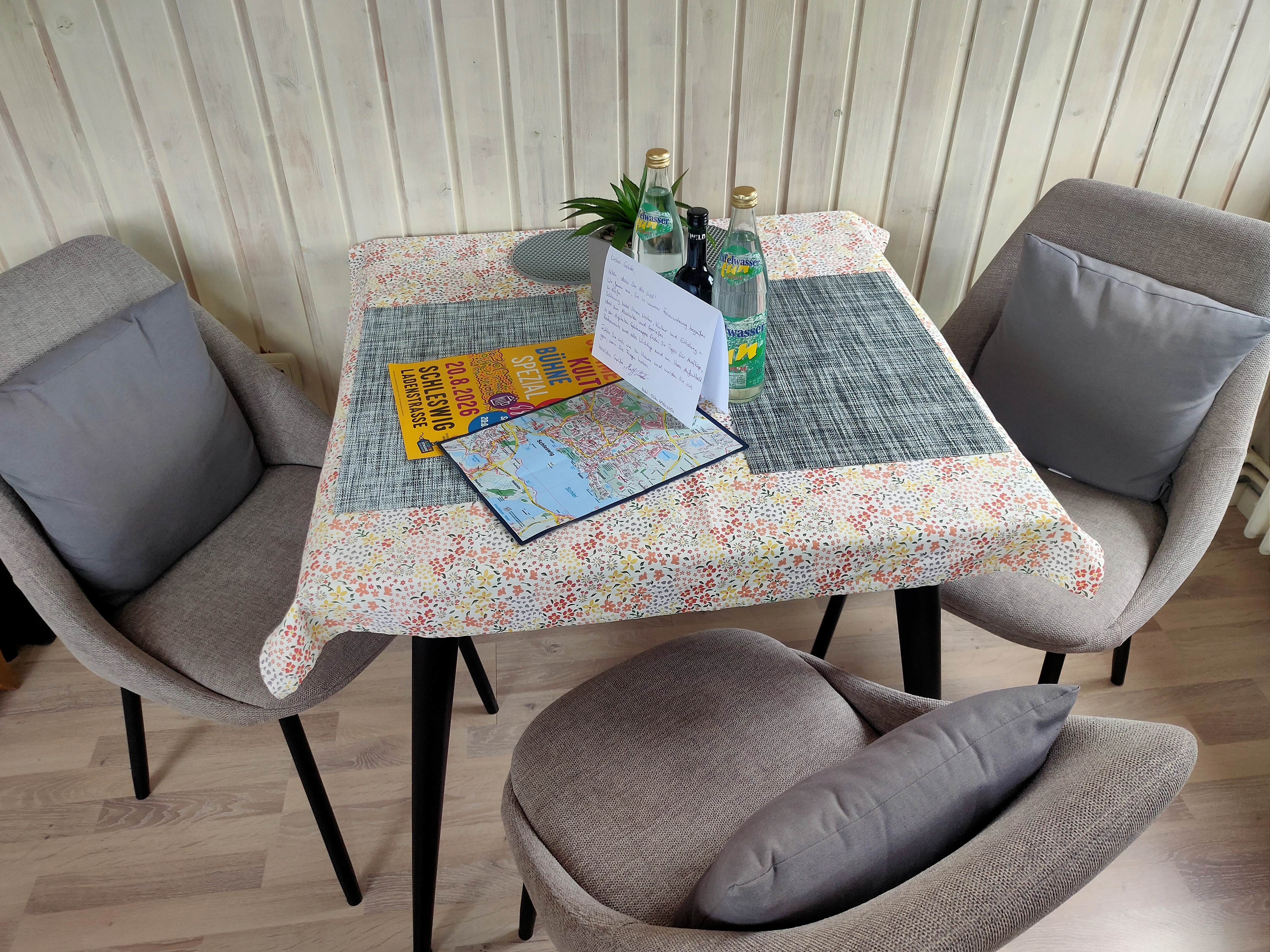 Balkonzimmer, Essecke 1 von 2