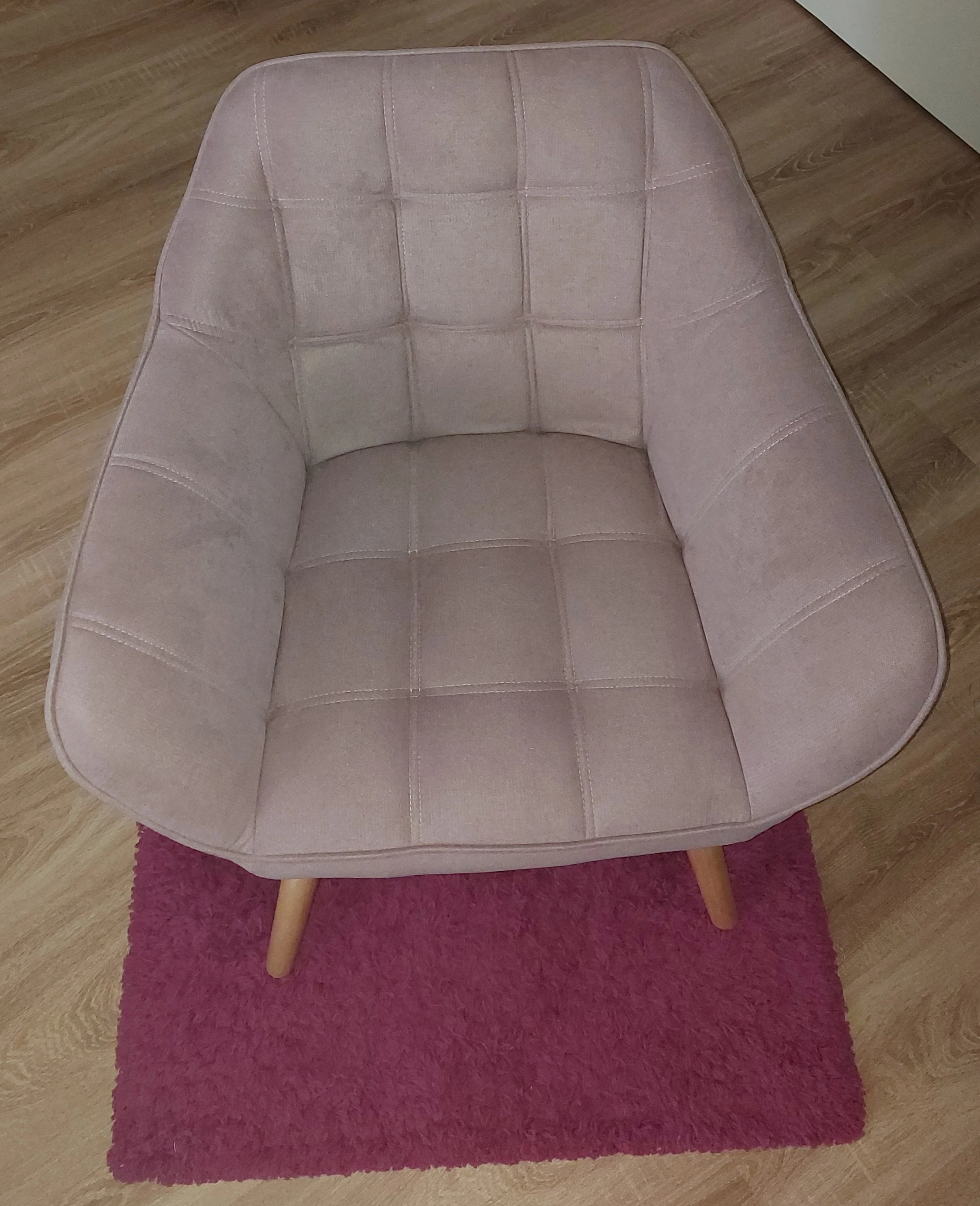 Sessel ohne Kissen