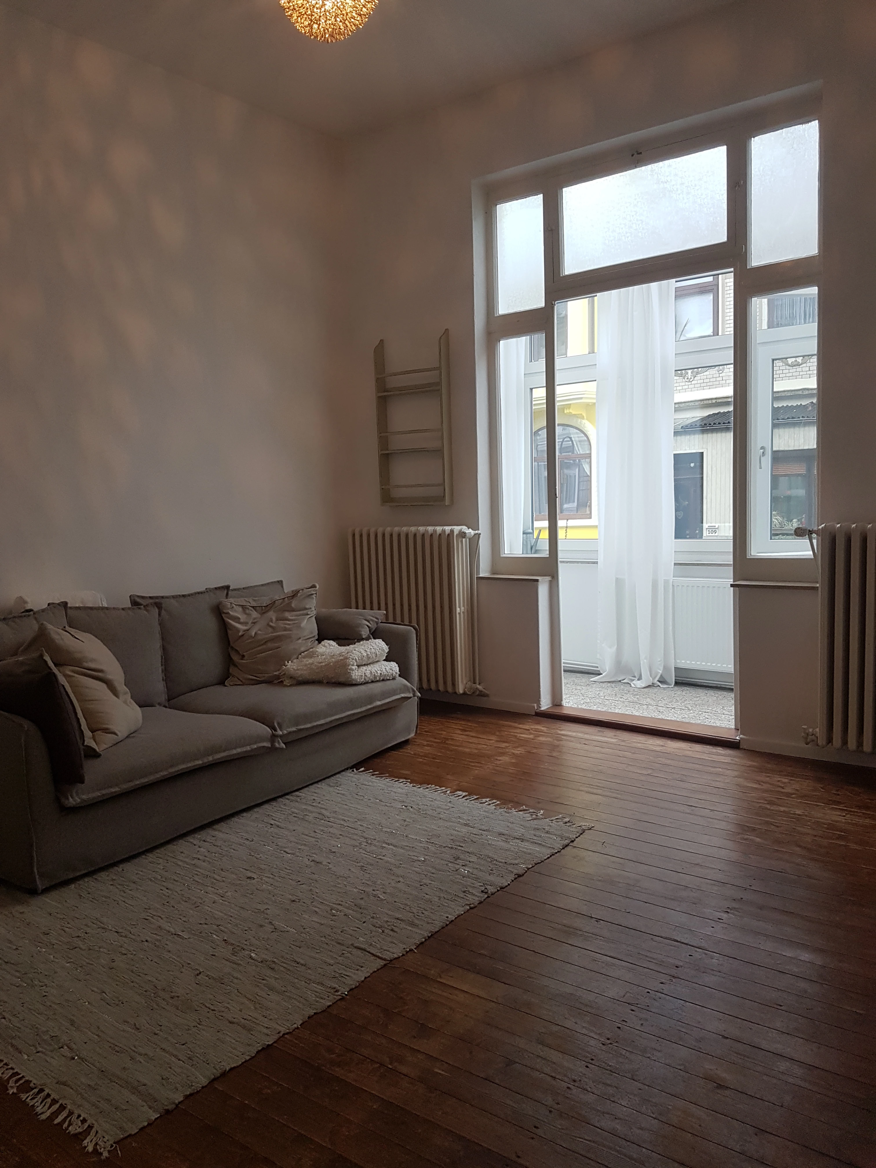 Wohnzimmer mit Wintergarten (zur Straße)