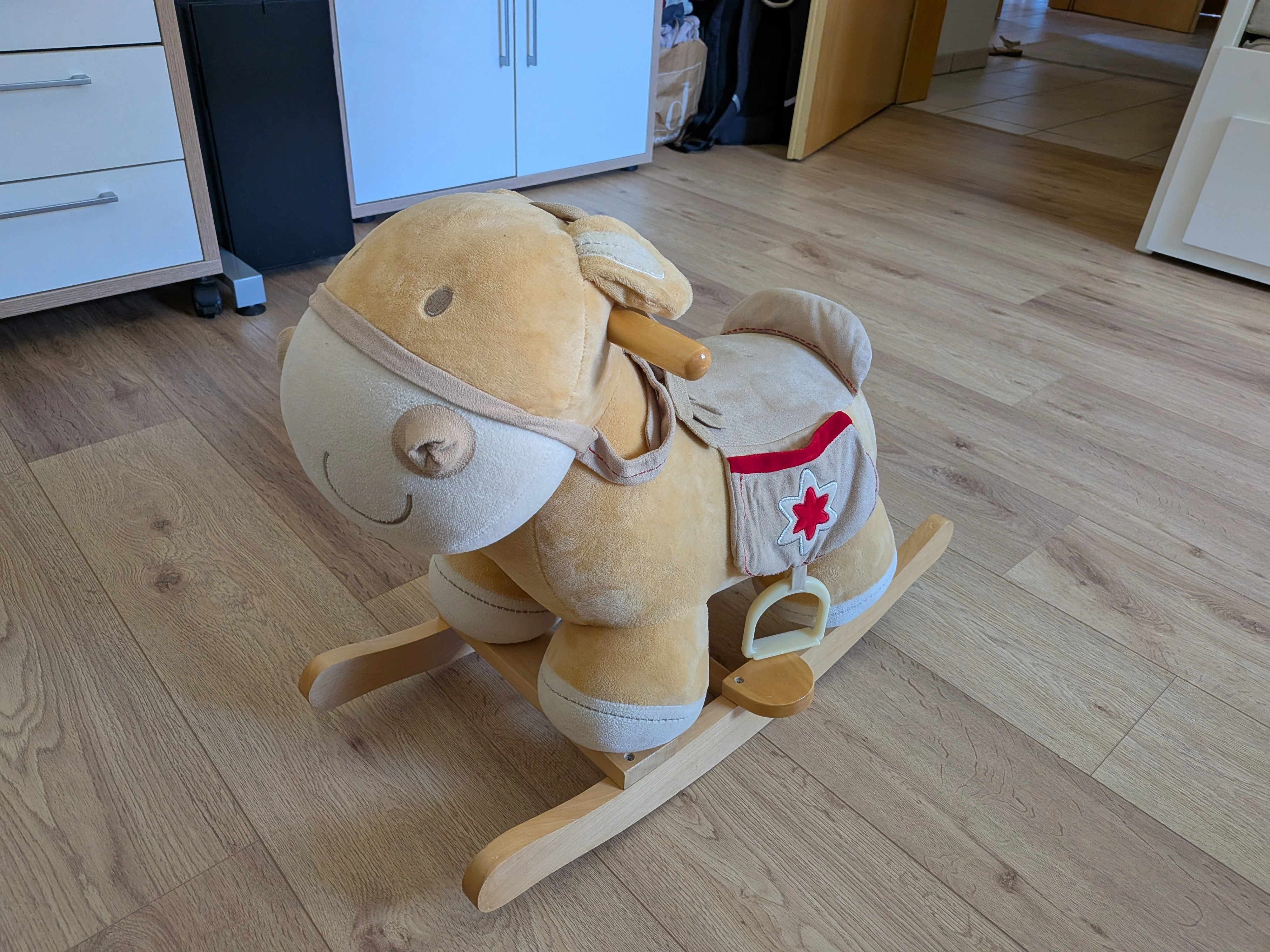 Süßes Schaukelpferd