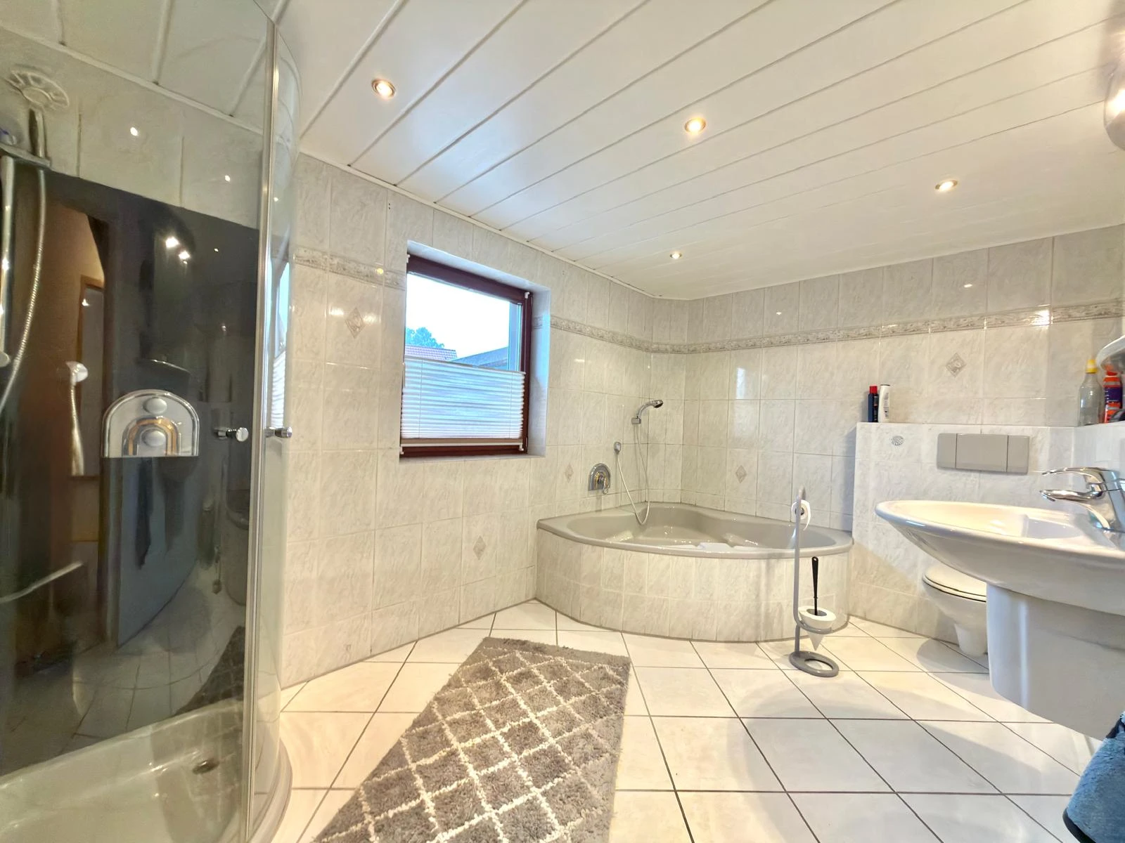 Badezimmer EG