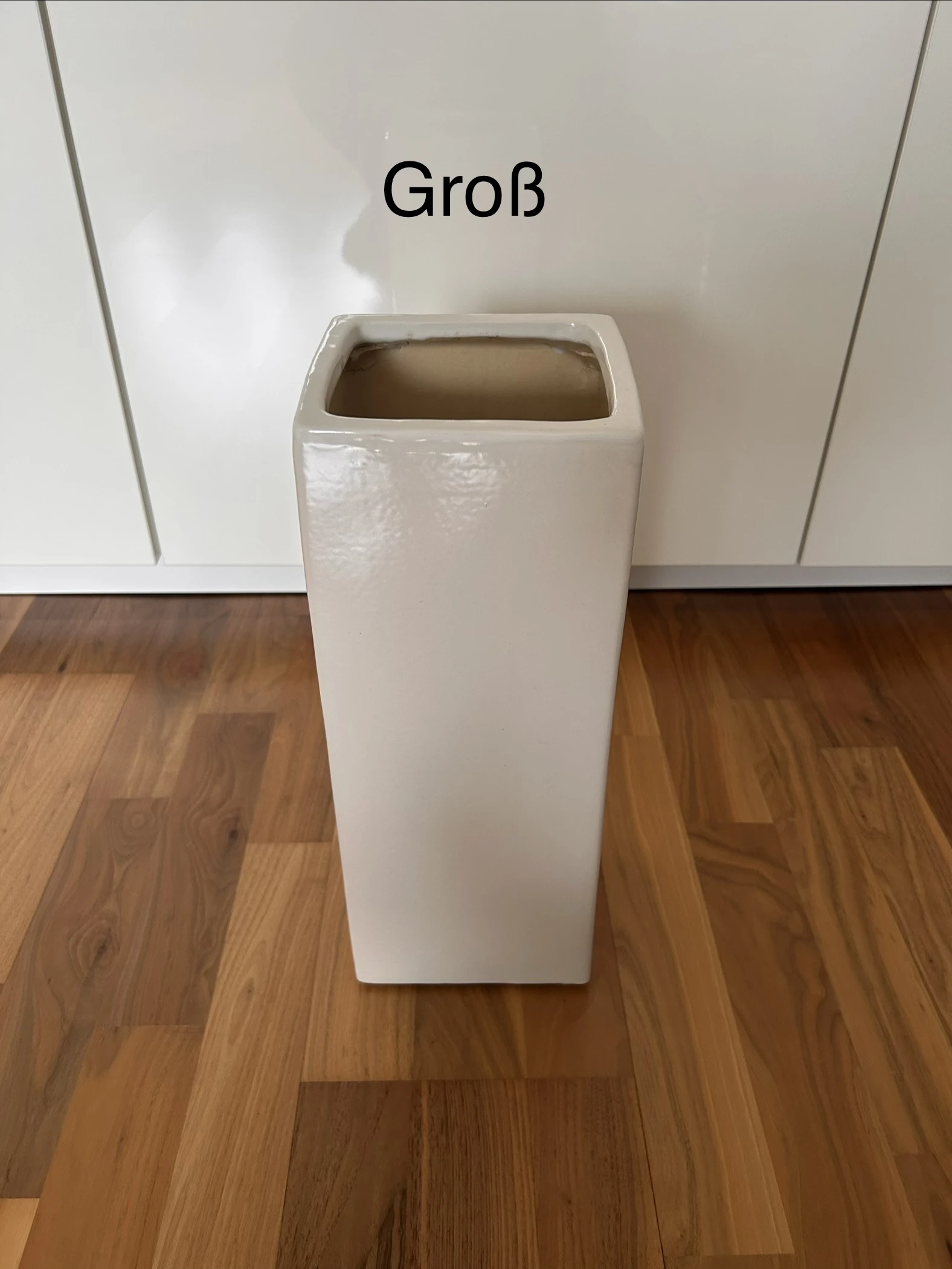 Einzelansicht großer Topf.