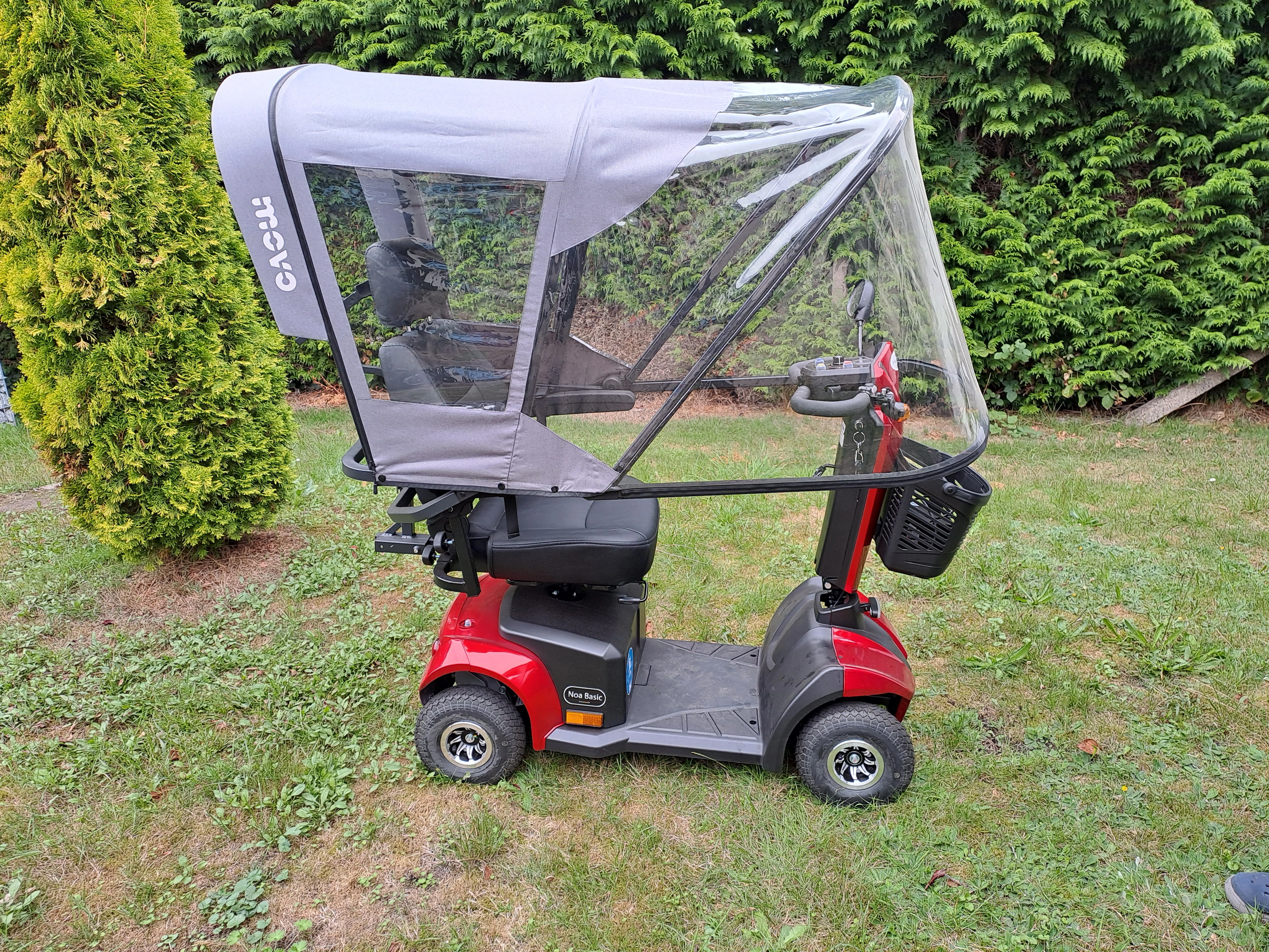 E-Mobil seitl. mit heruntergeklappten Wetterdach