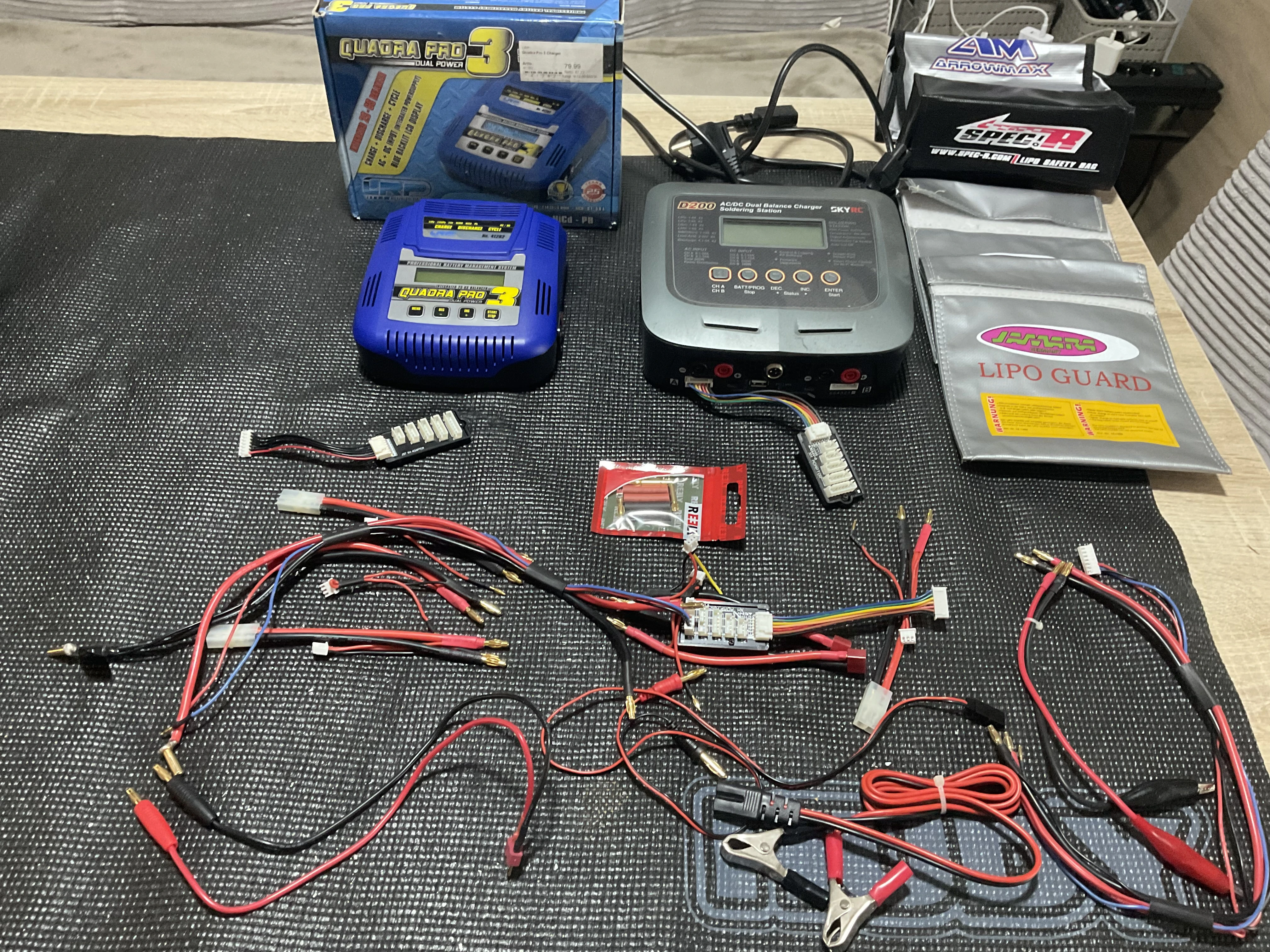 Ladegeräte und Stecker