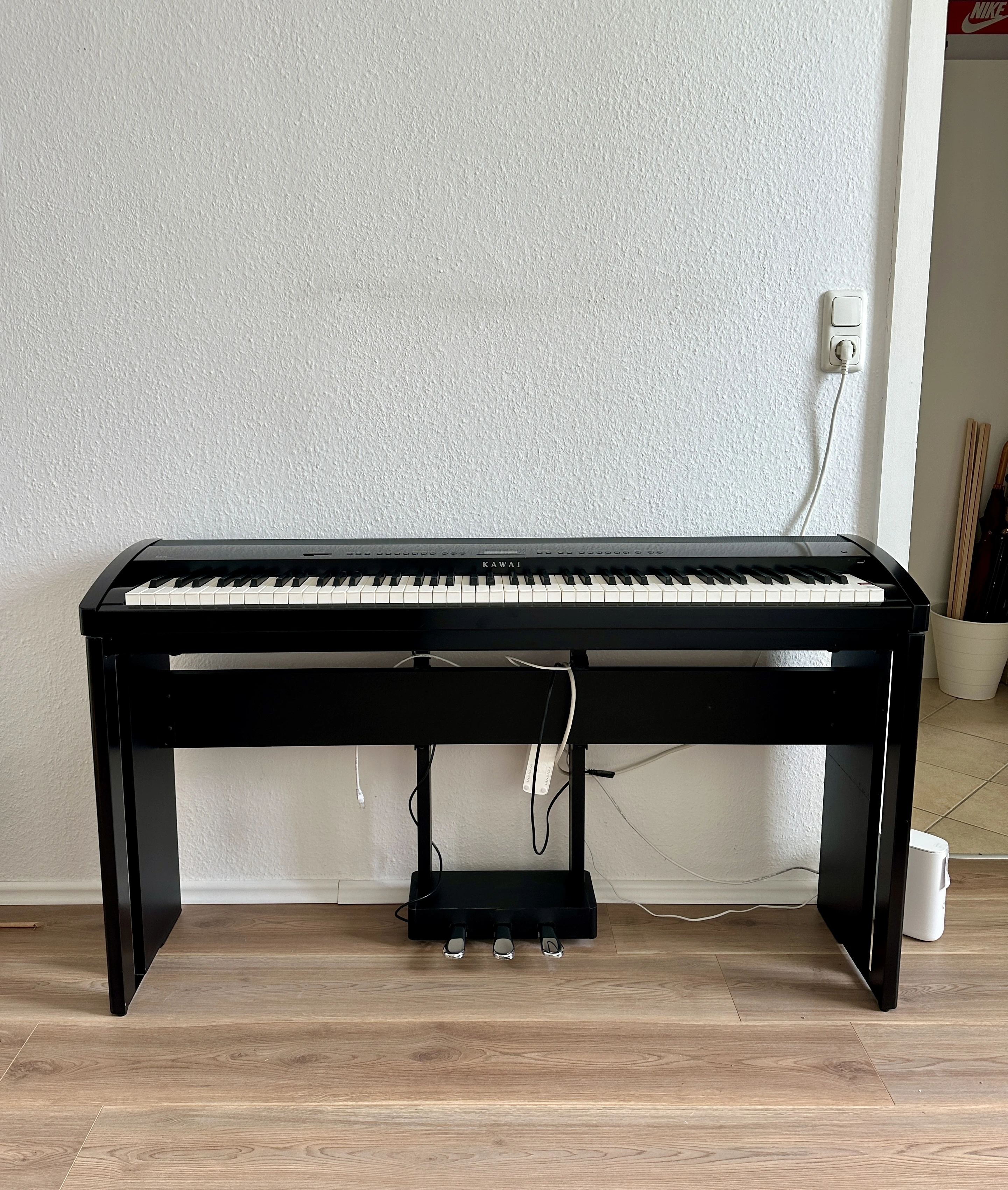 Piano front