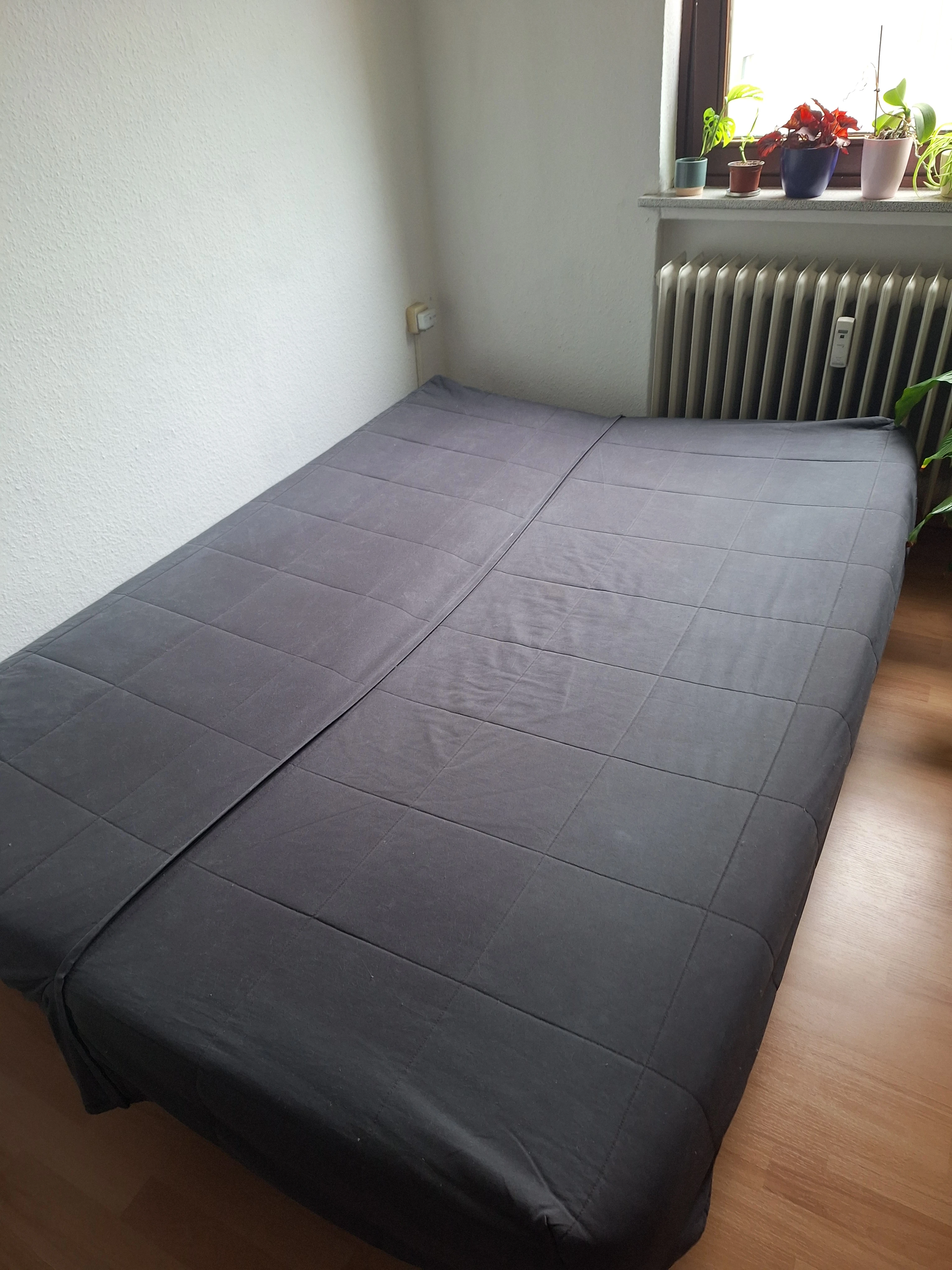 ausgeklapptes Sofa zum Bett