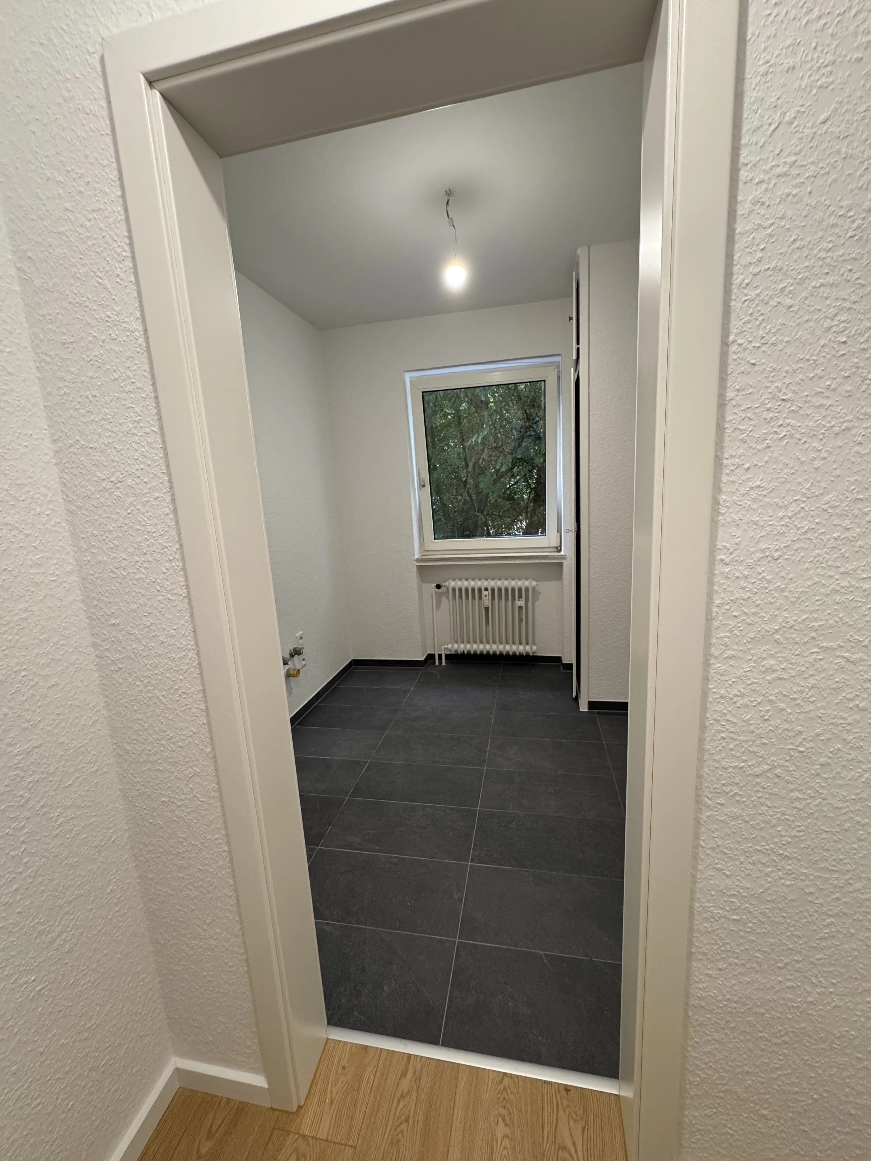 Küche mit neuem Fliesenboden