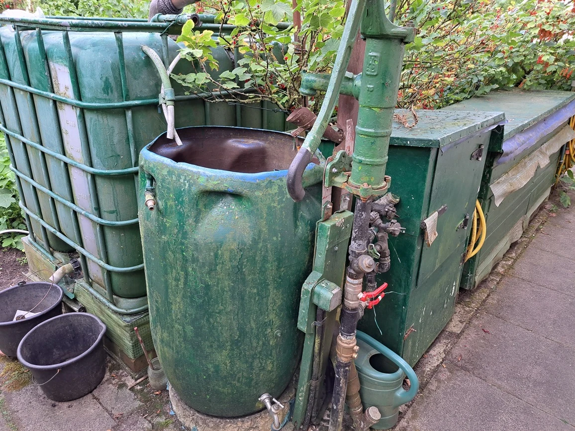 Grundwasseranschluß mit 1000L Behälter