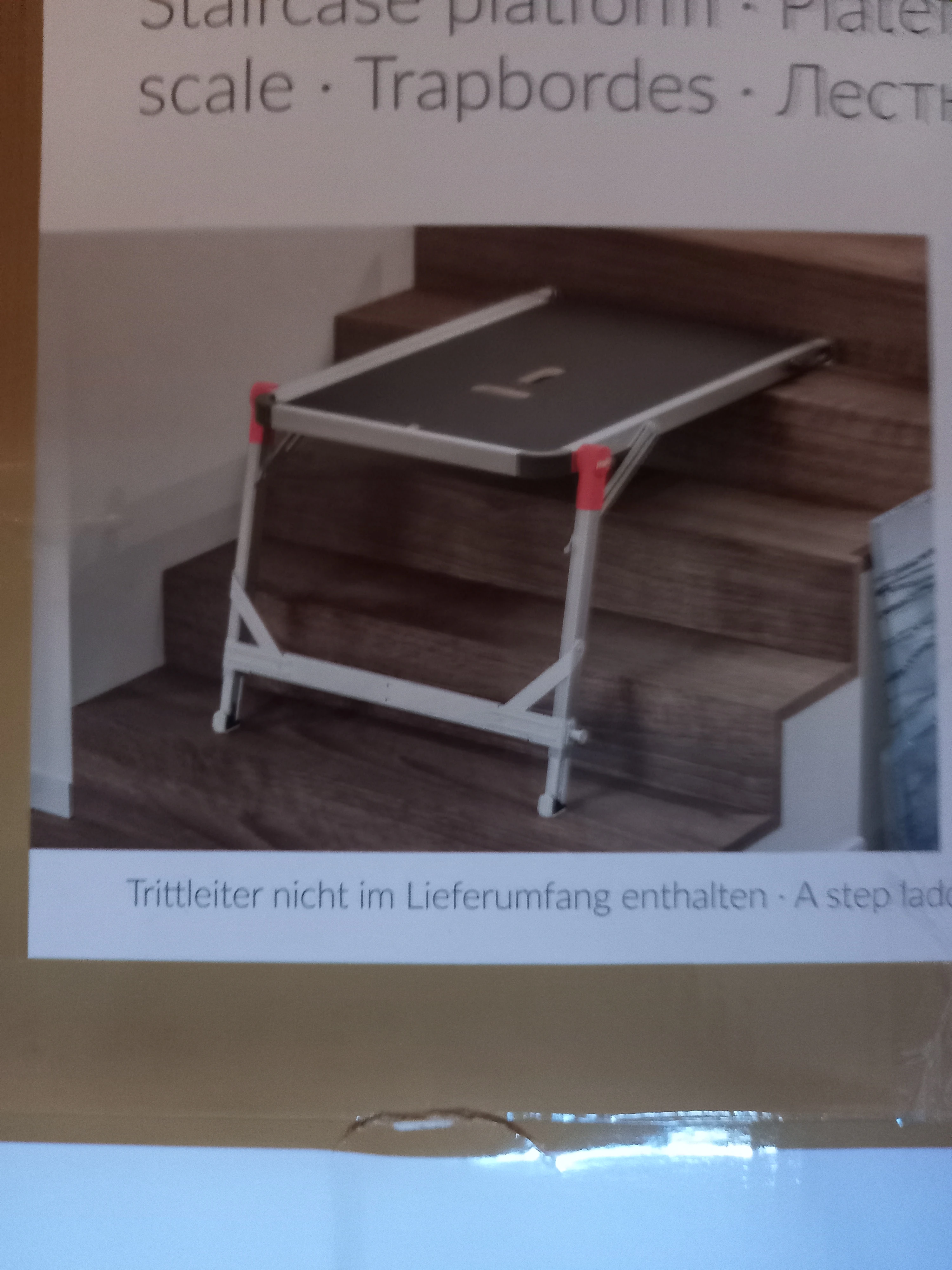 Plattform auf Treppen,um eine ebene Fläche für die Leiter zu haben