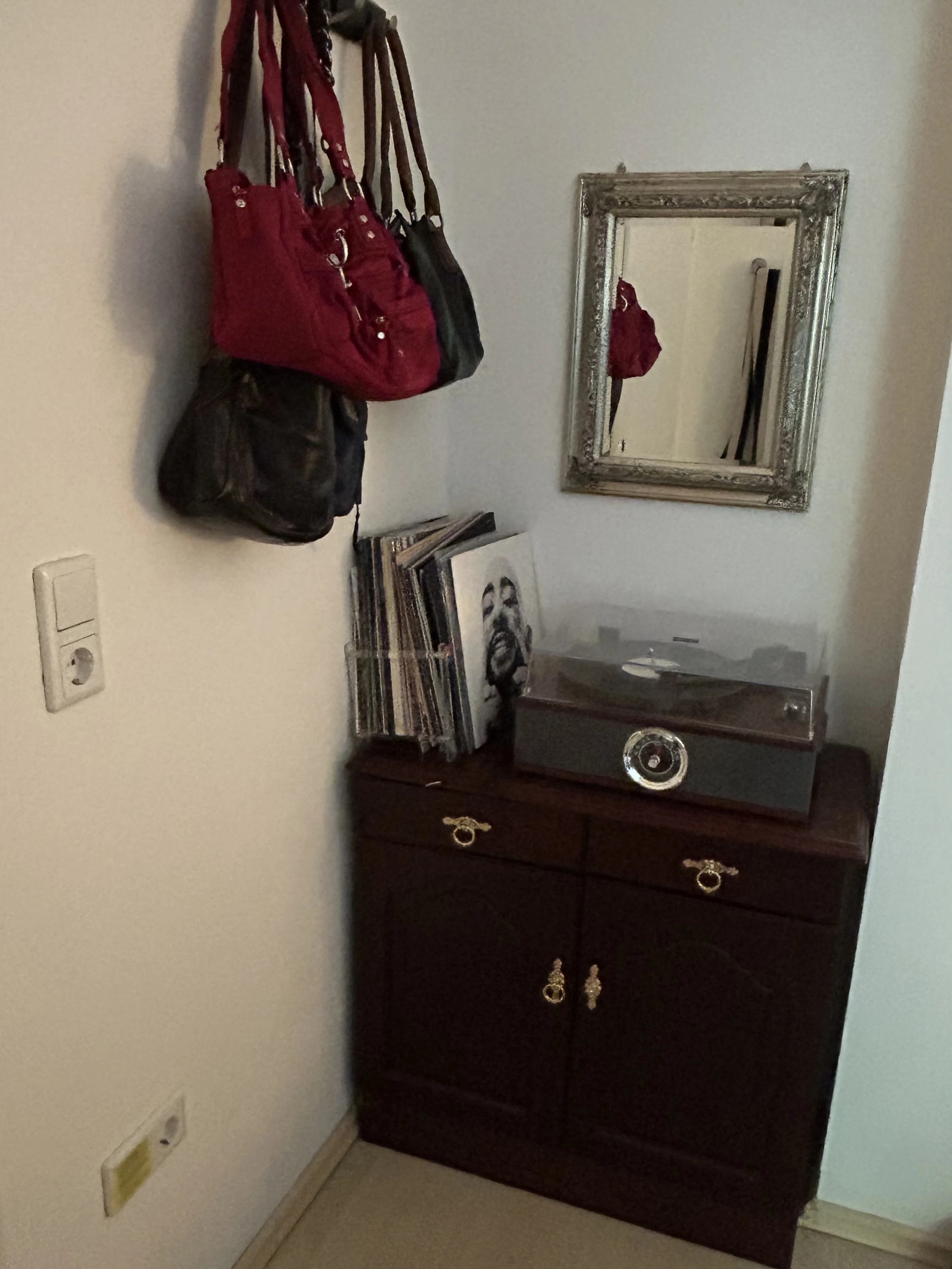 KOMMODE, GARDEROBE