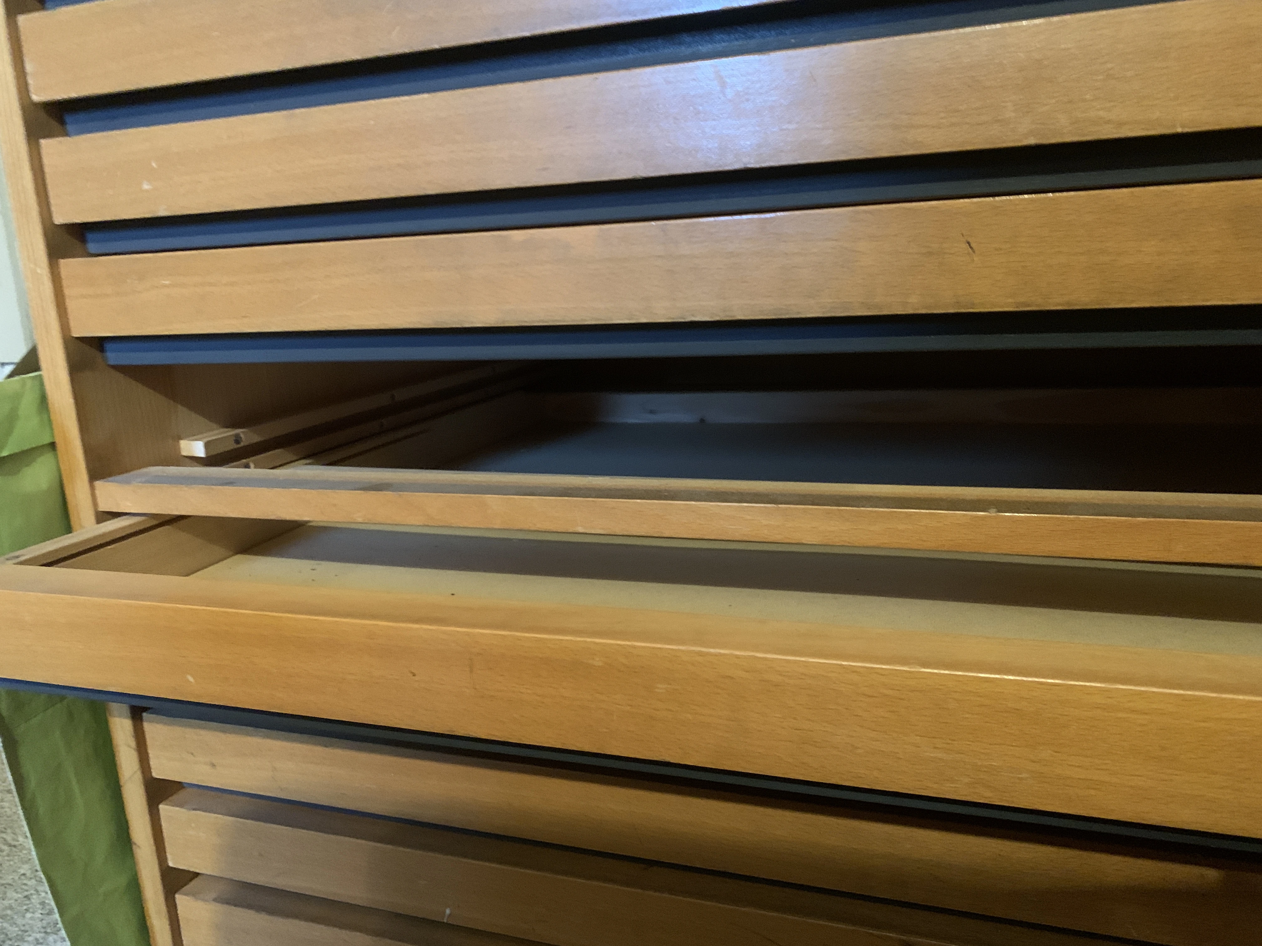 Zeichenschrank Mittelstrebe