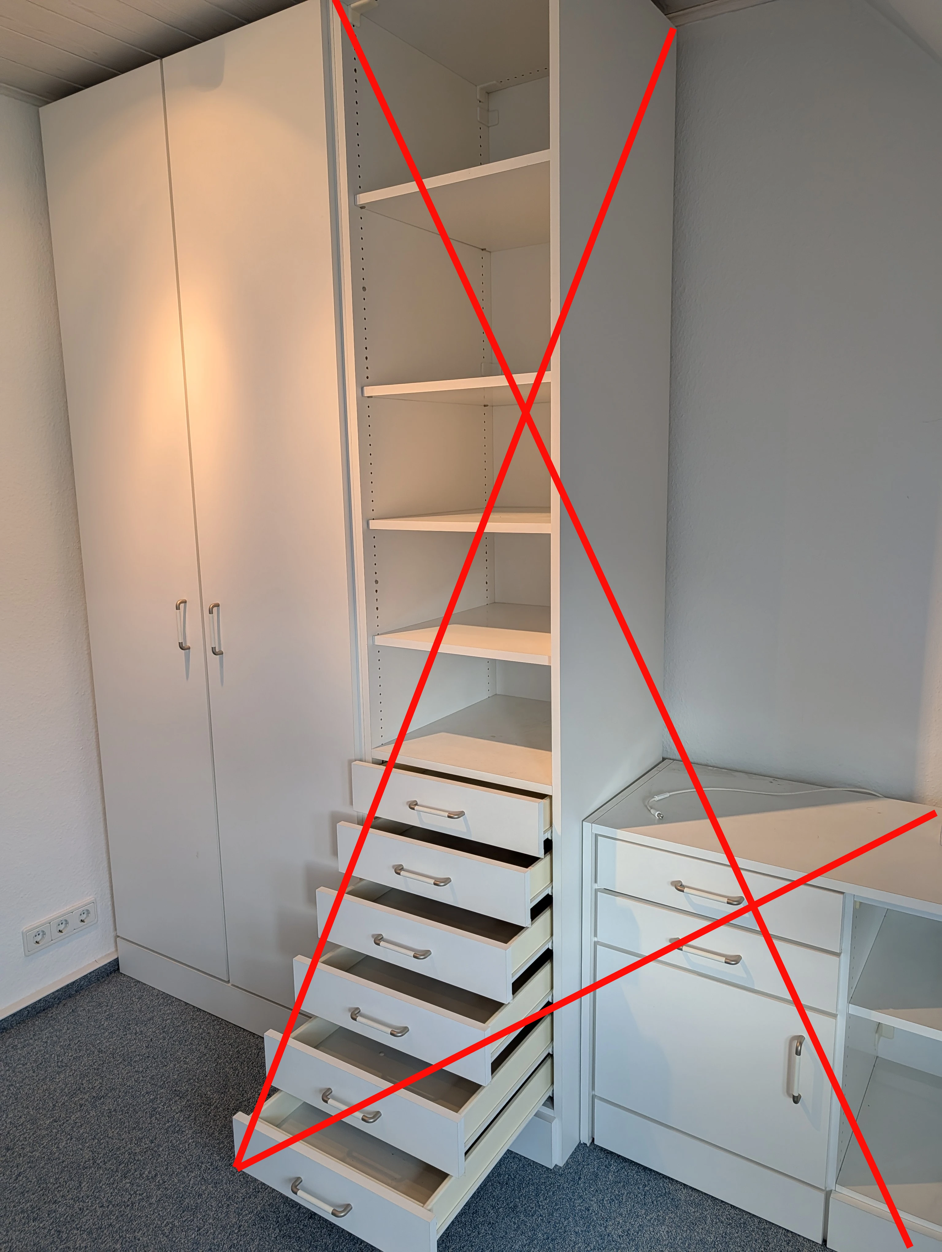 Kleiderschrank 1