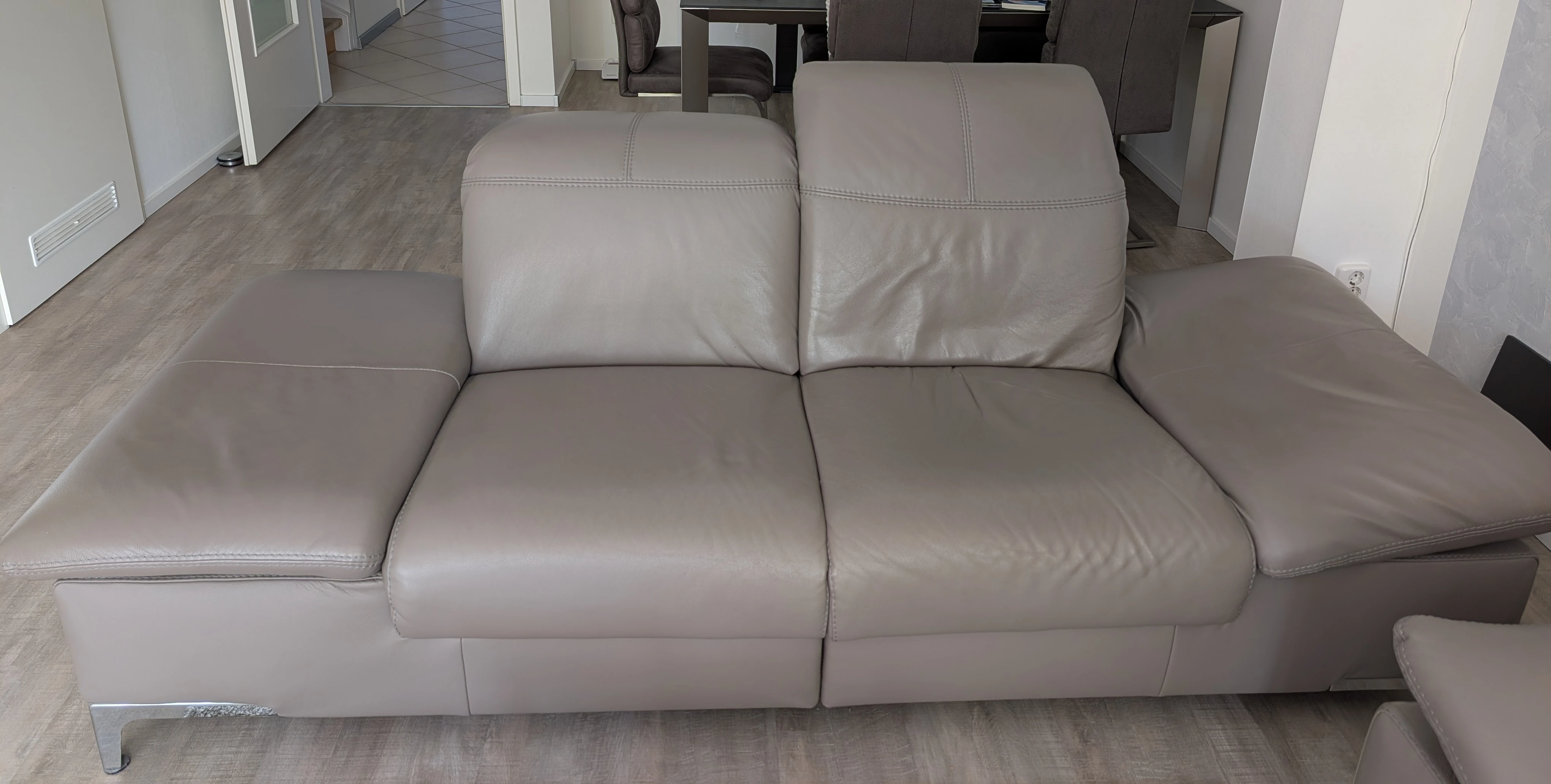 2er Sofa mit abgsenkter Kopfstütze