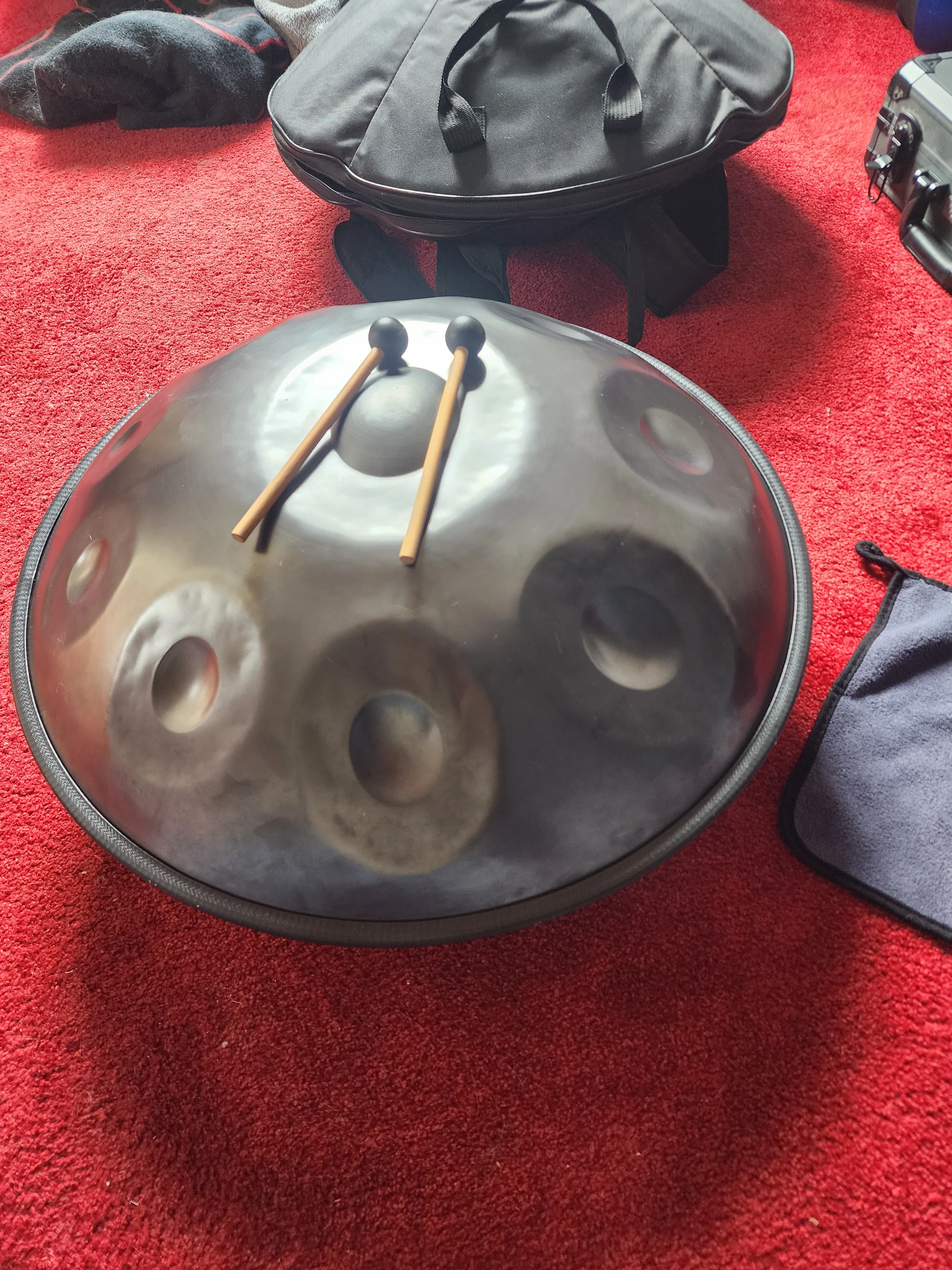 Handpan mit Tragetasche, anschlaghözer und einem Reinigungstuch