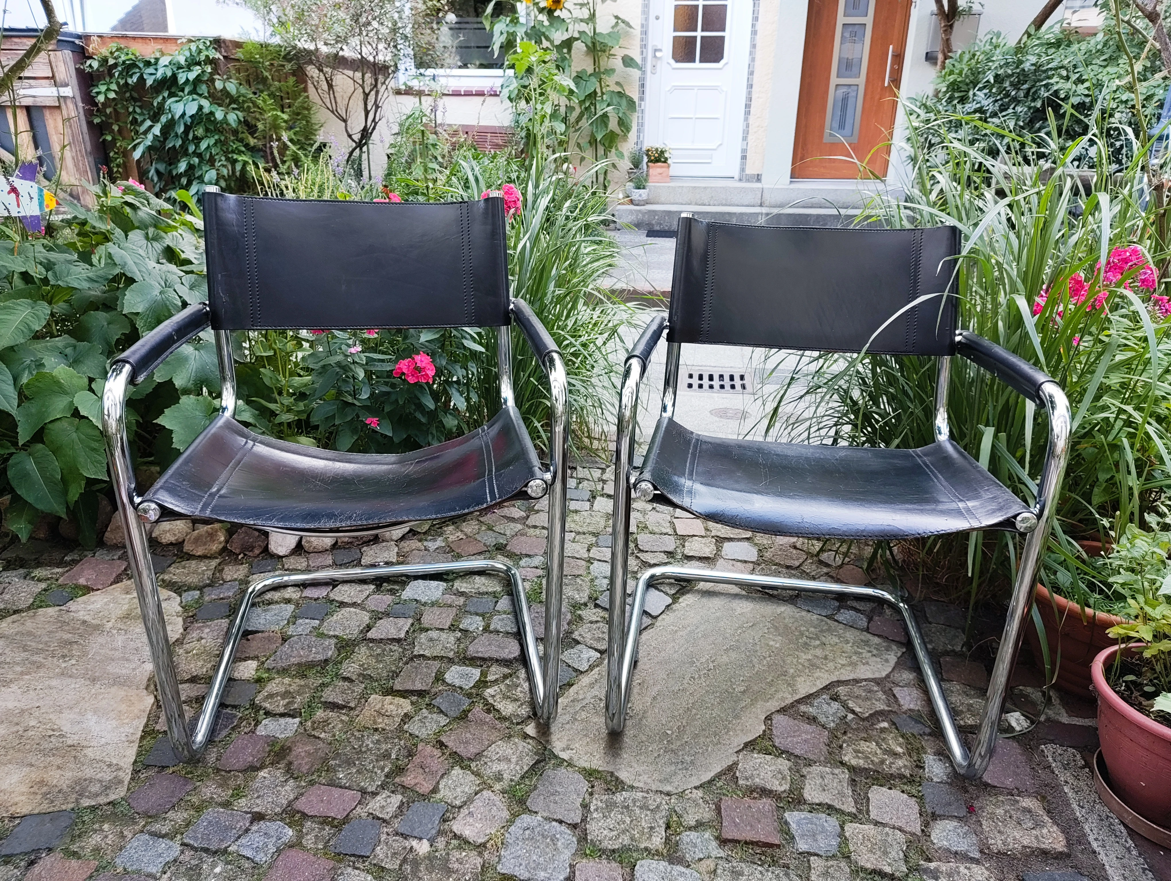 2 Freischwinger 