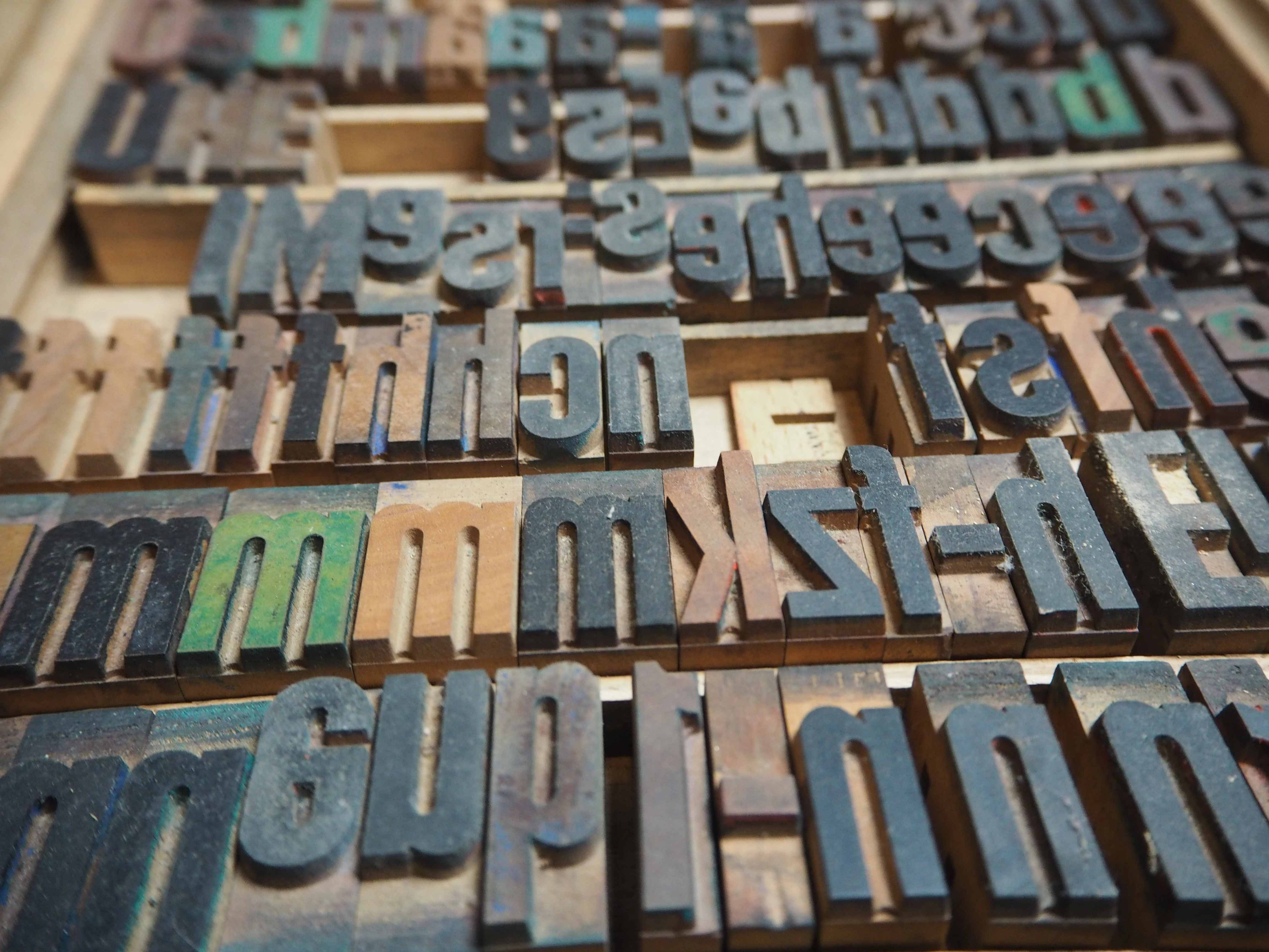 Holzbuchstaben für festen Liniensatz