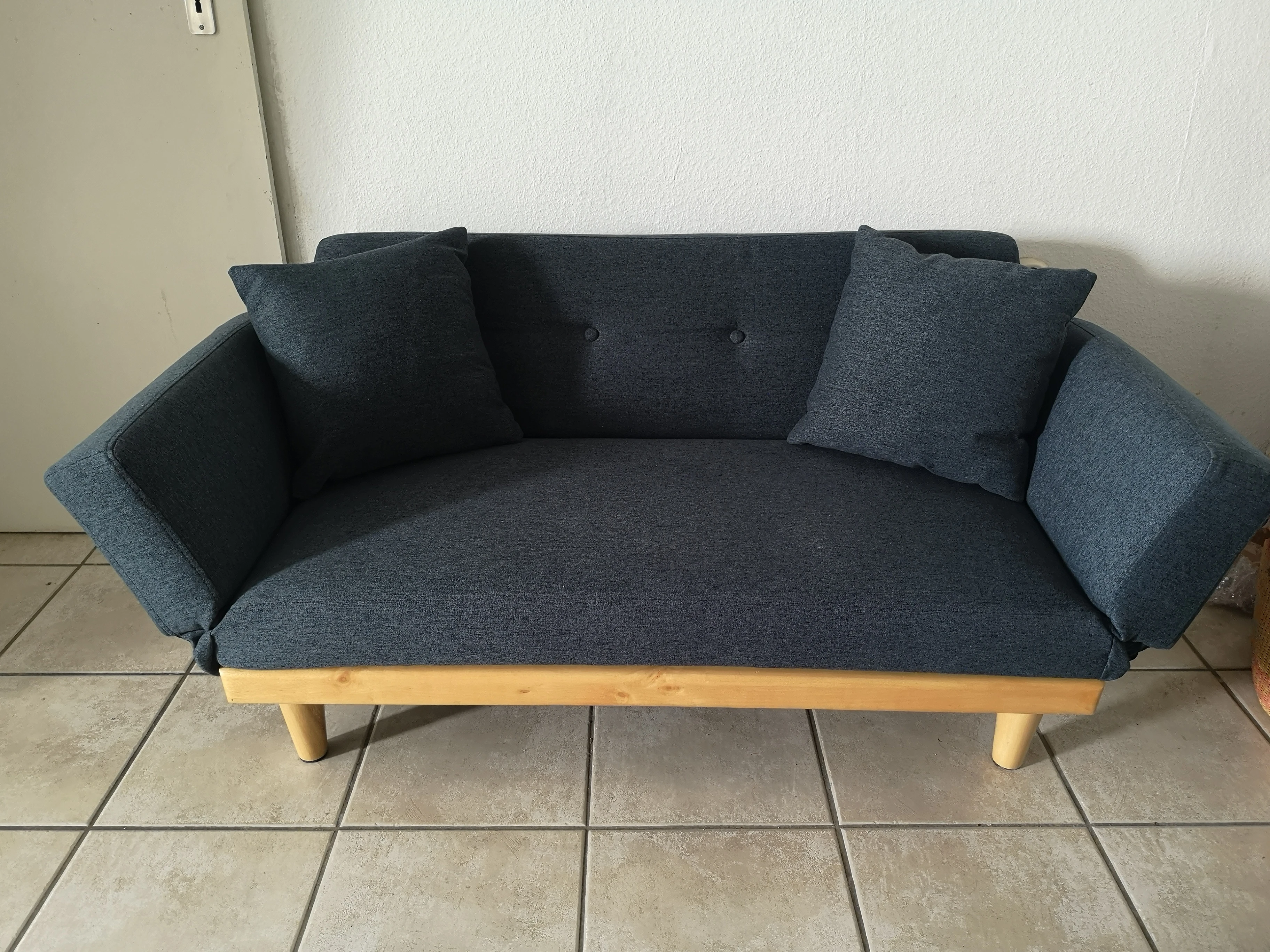 Süßes kleines Sofa