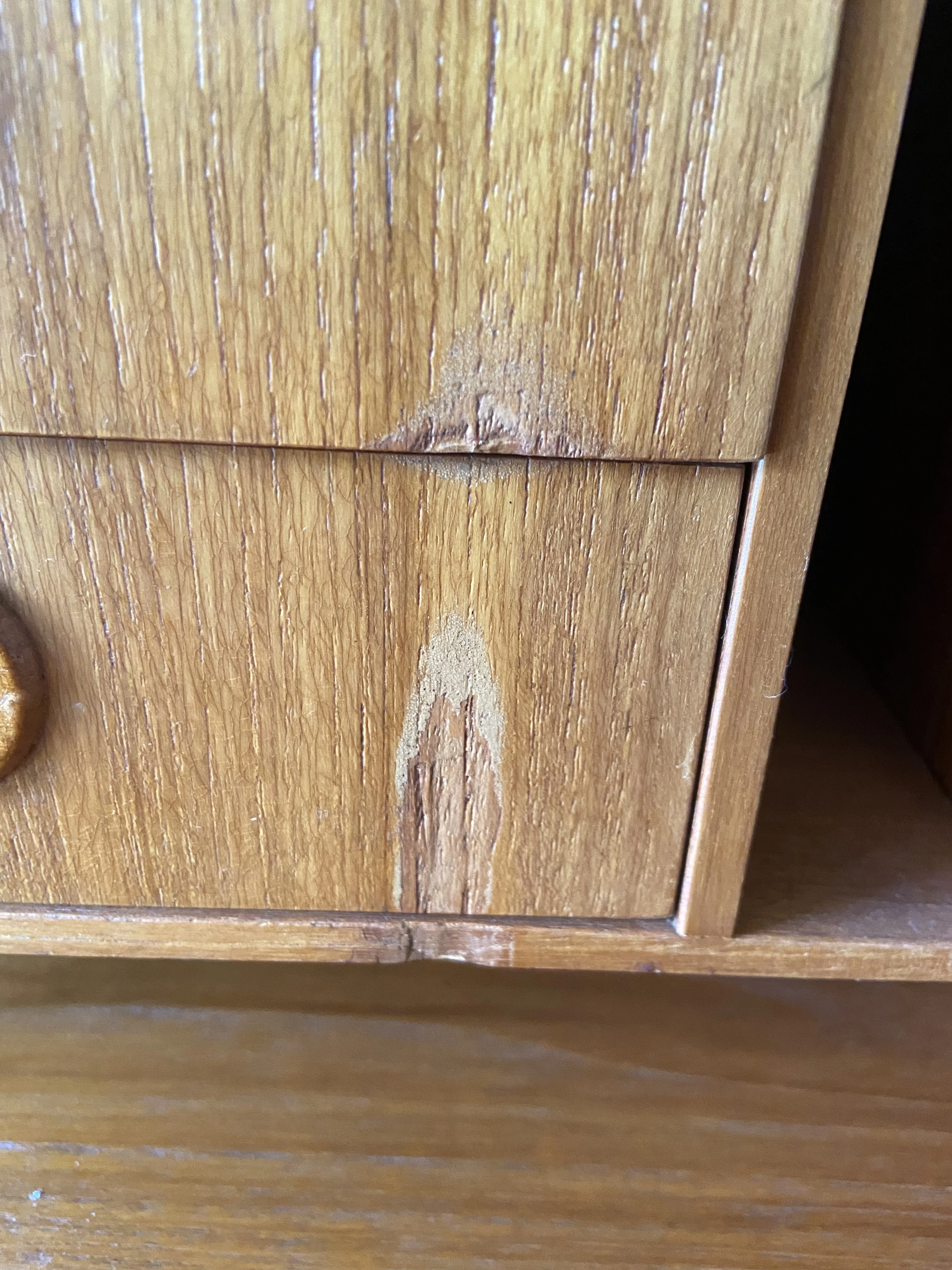 Siehe hier kleine Schleifspur