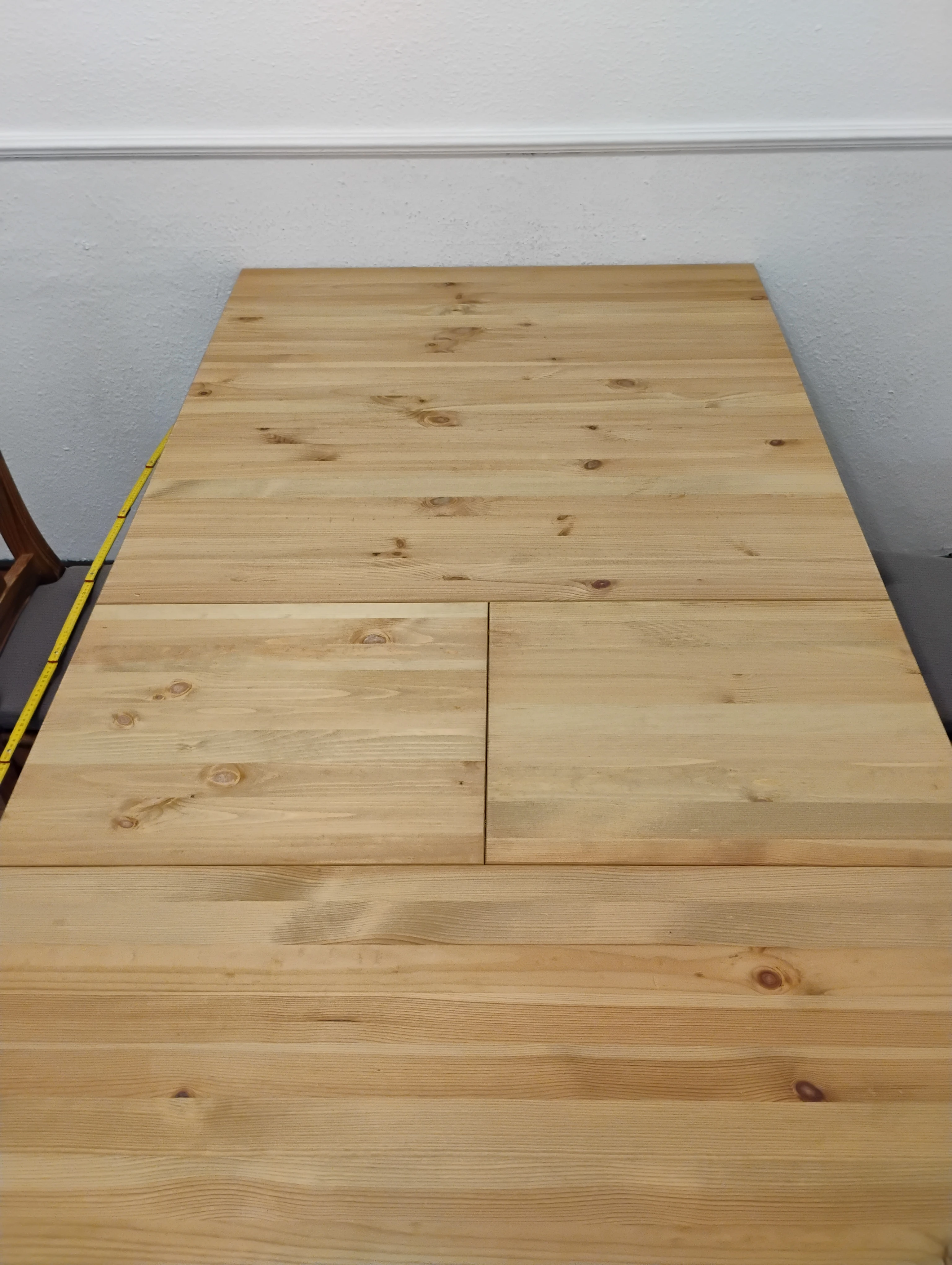 Tisch ausgeklappt 2.40 Meter lang