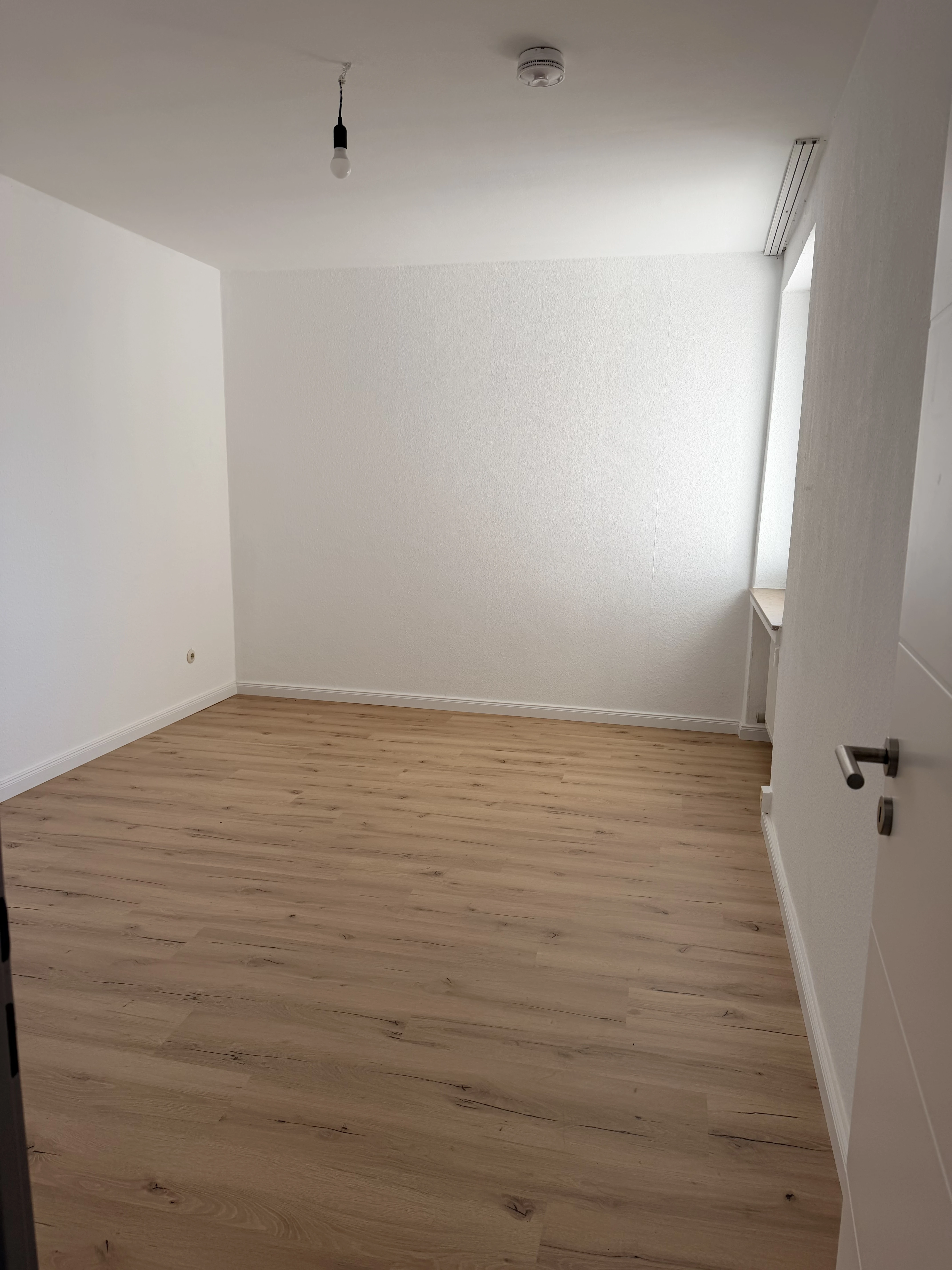 Schlafzimmer, Fenster Richtung Balkon