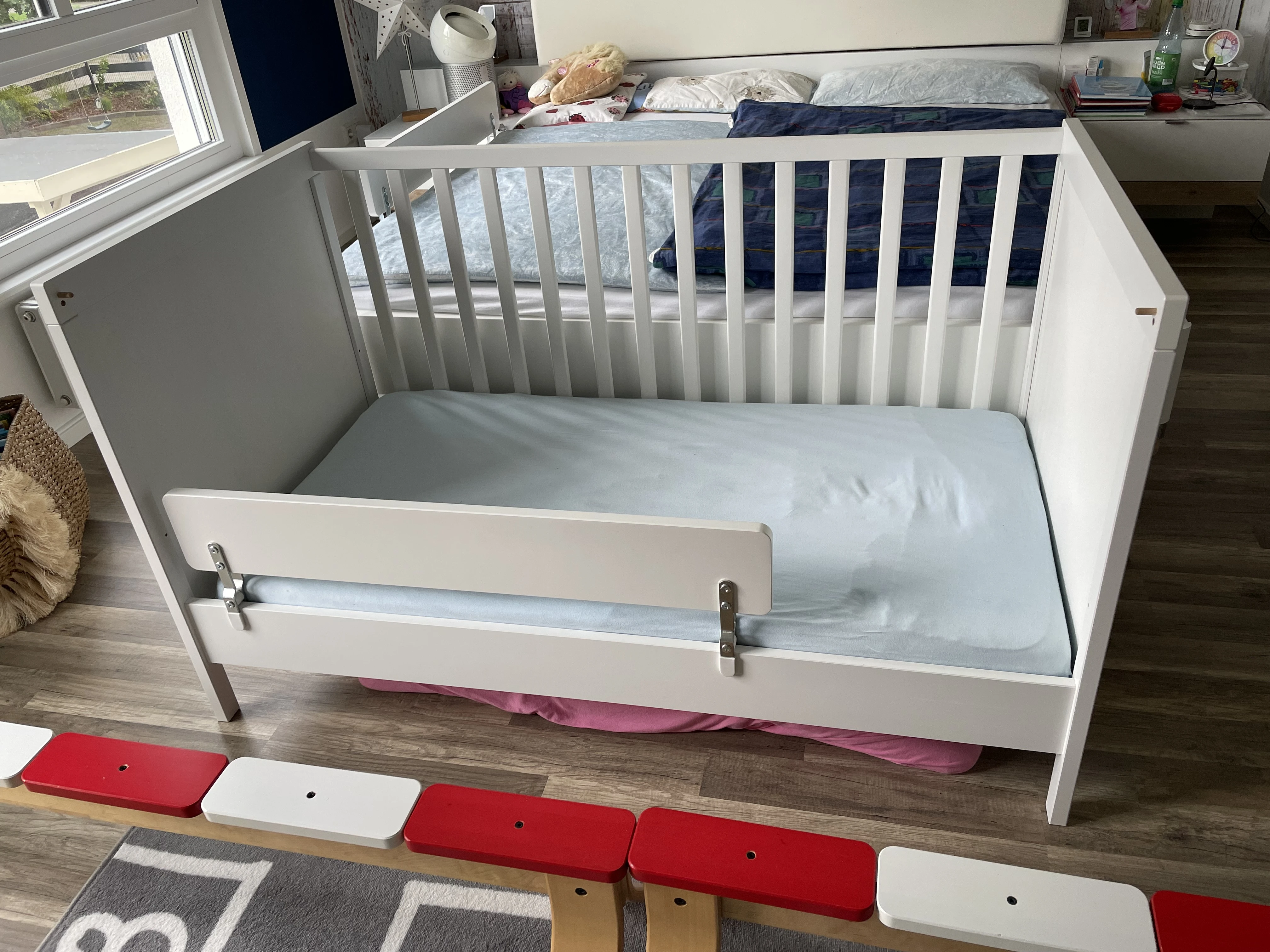 Das Bett von der Seite 