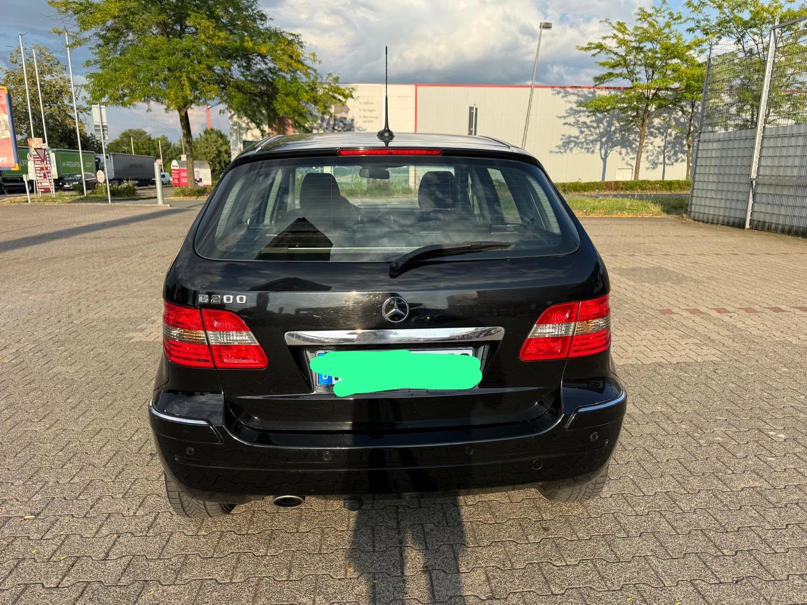 Hinten