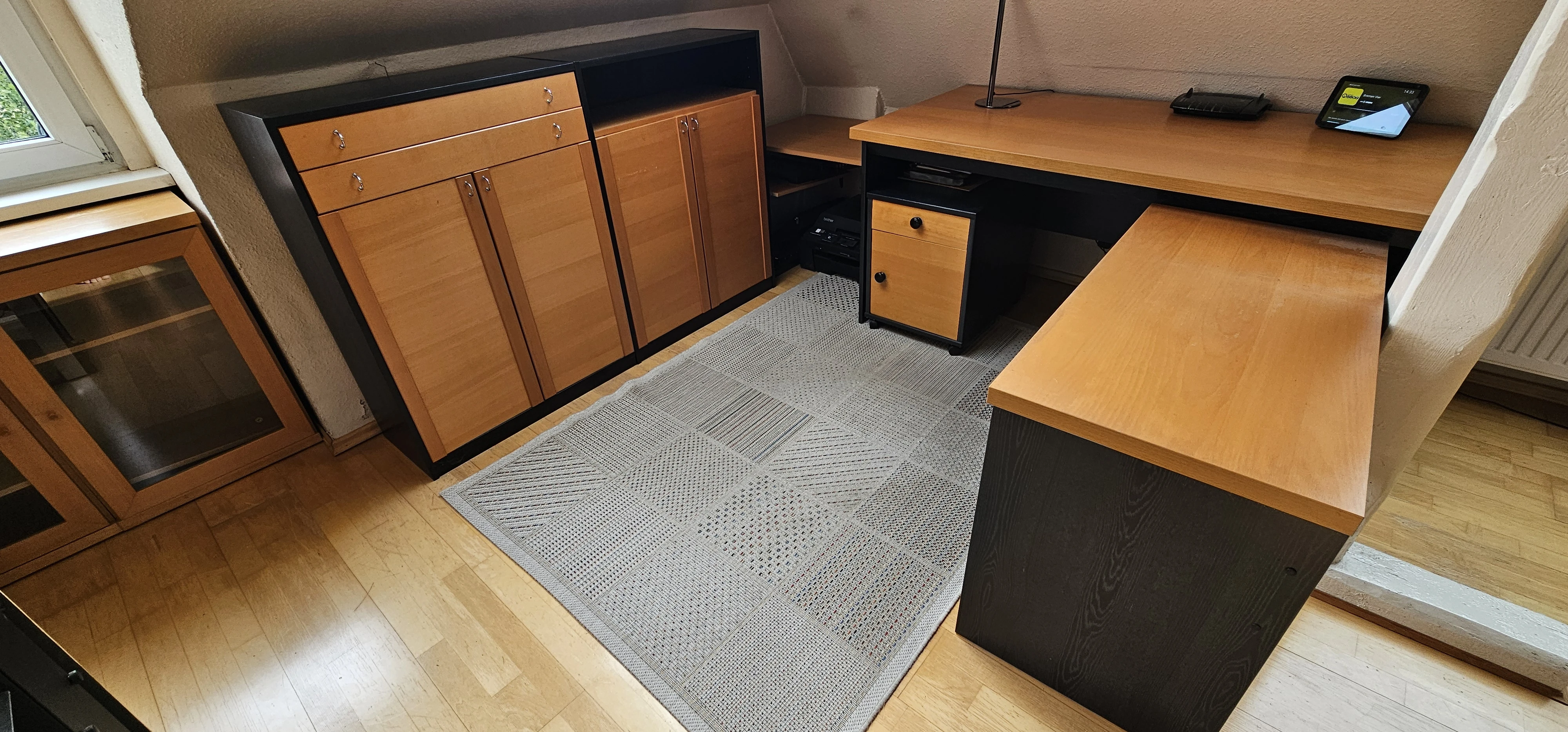 Büro Schreibtisch 