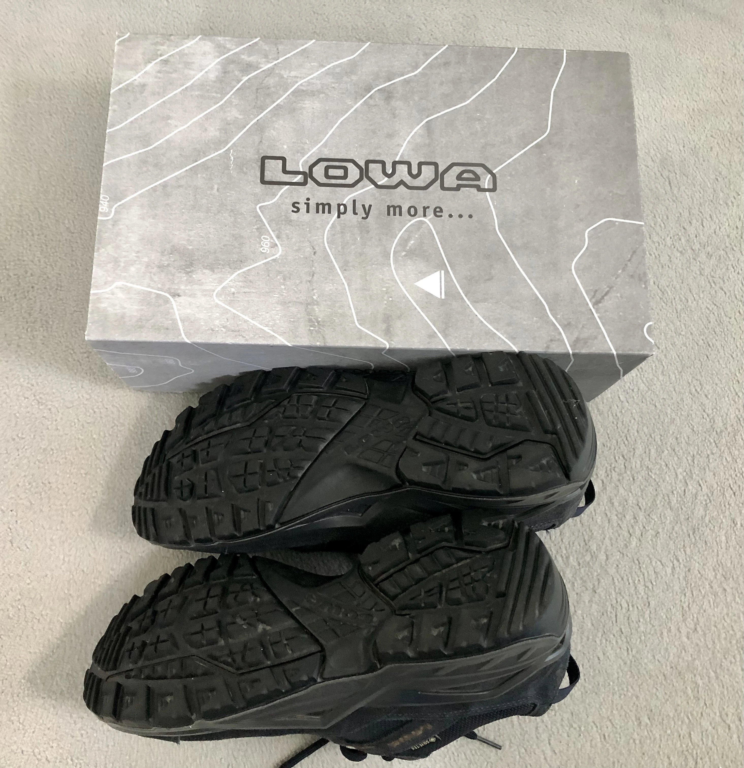 Lowa Wanderschuhe Sohlen