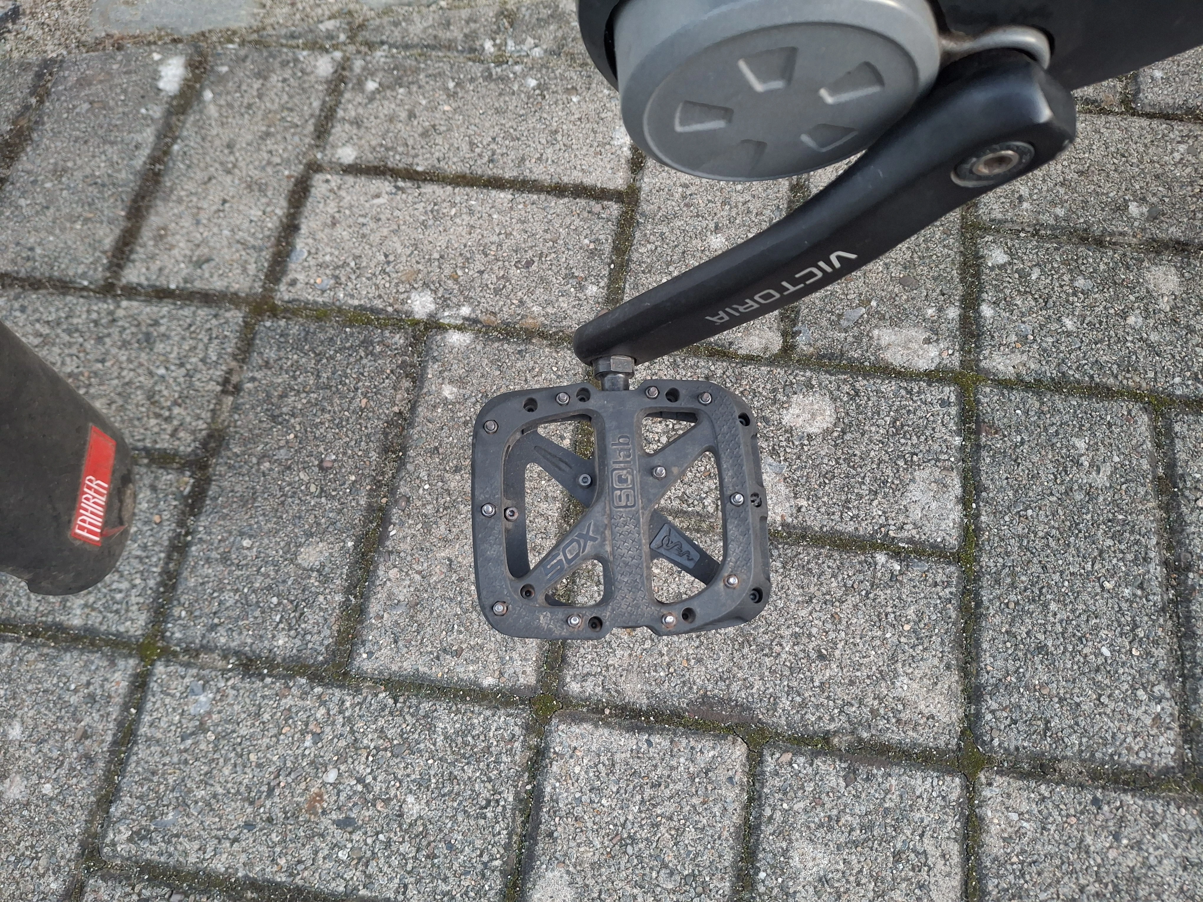 Pedal mit kleinen Spikes, rutschfest bei Nässe