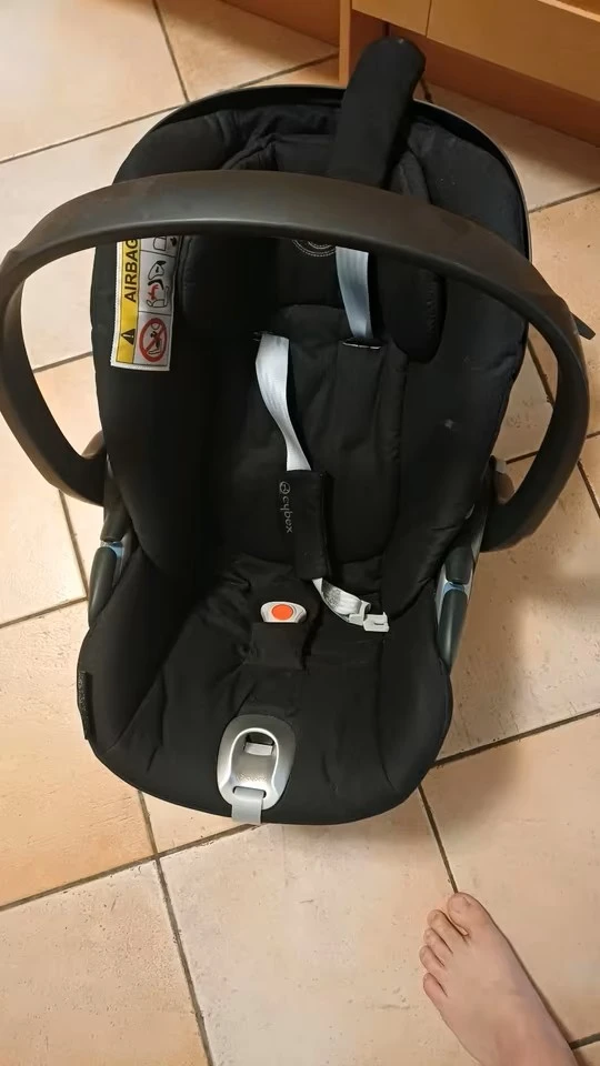 Babyschale Auto
