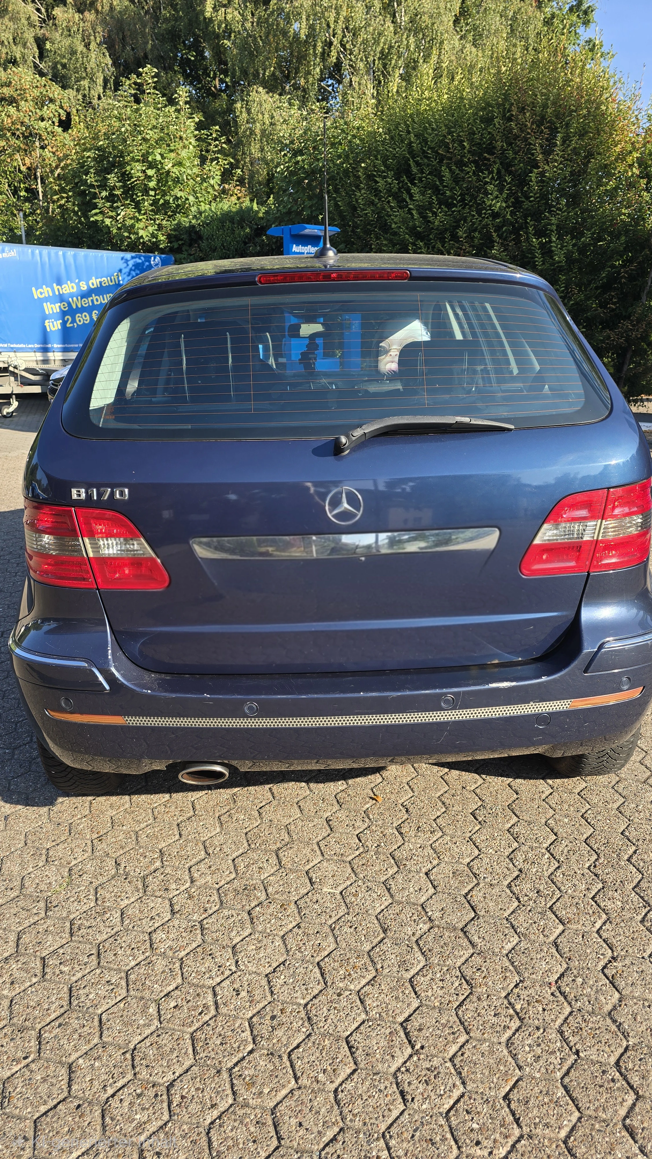 Der Mercedes ist noch angemeldet 