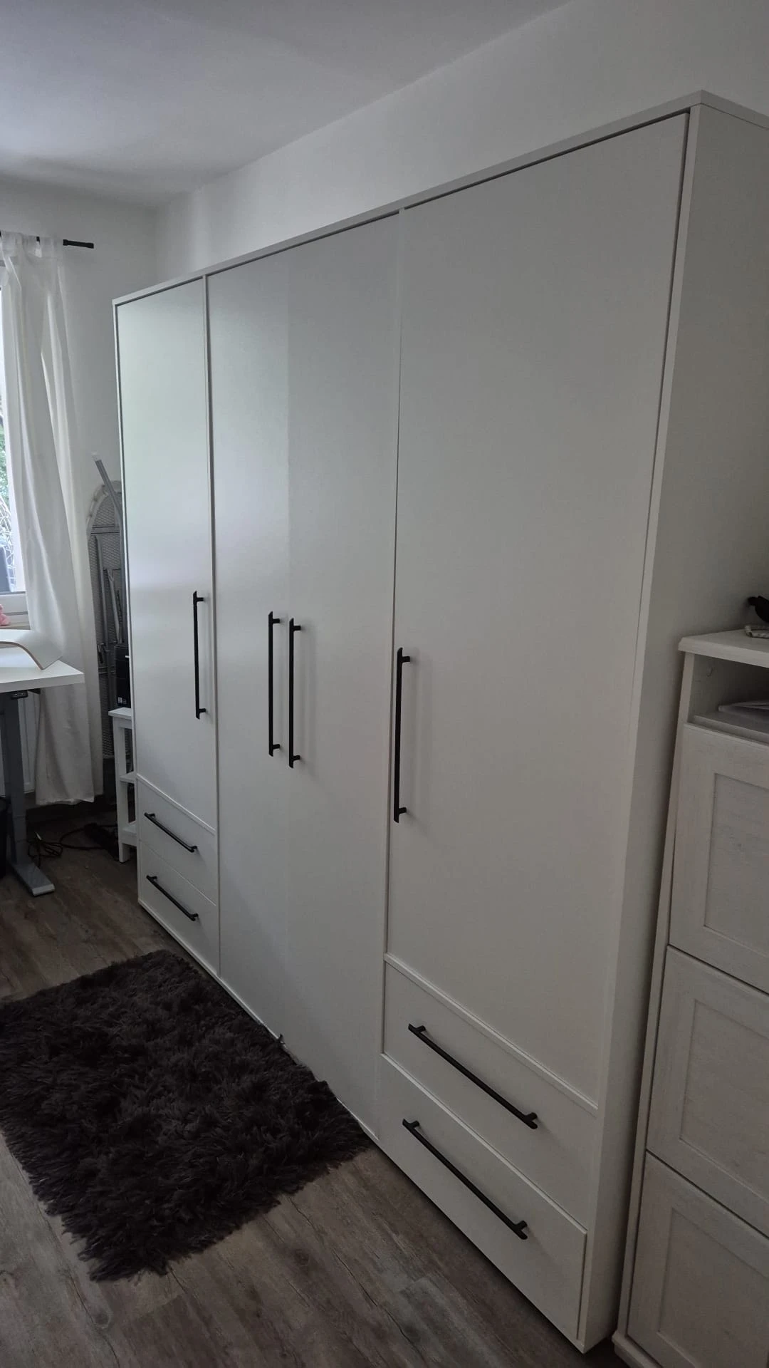 Geräumiger Kleiderschrank 
