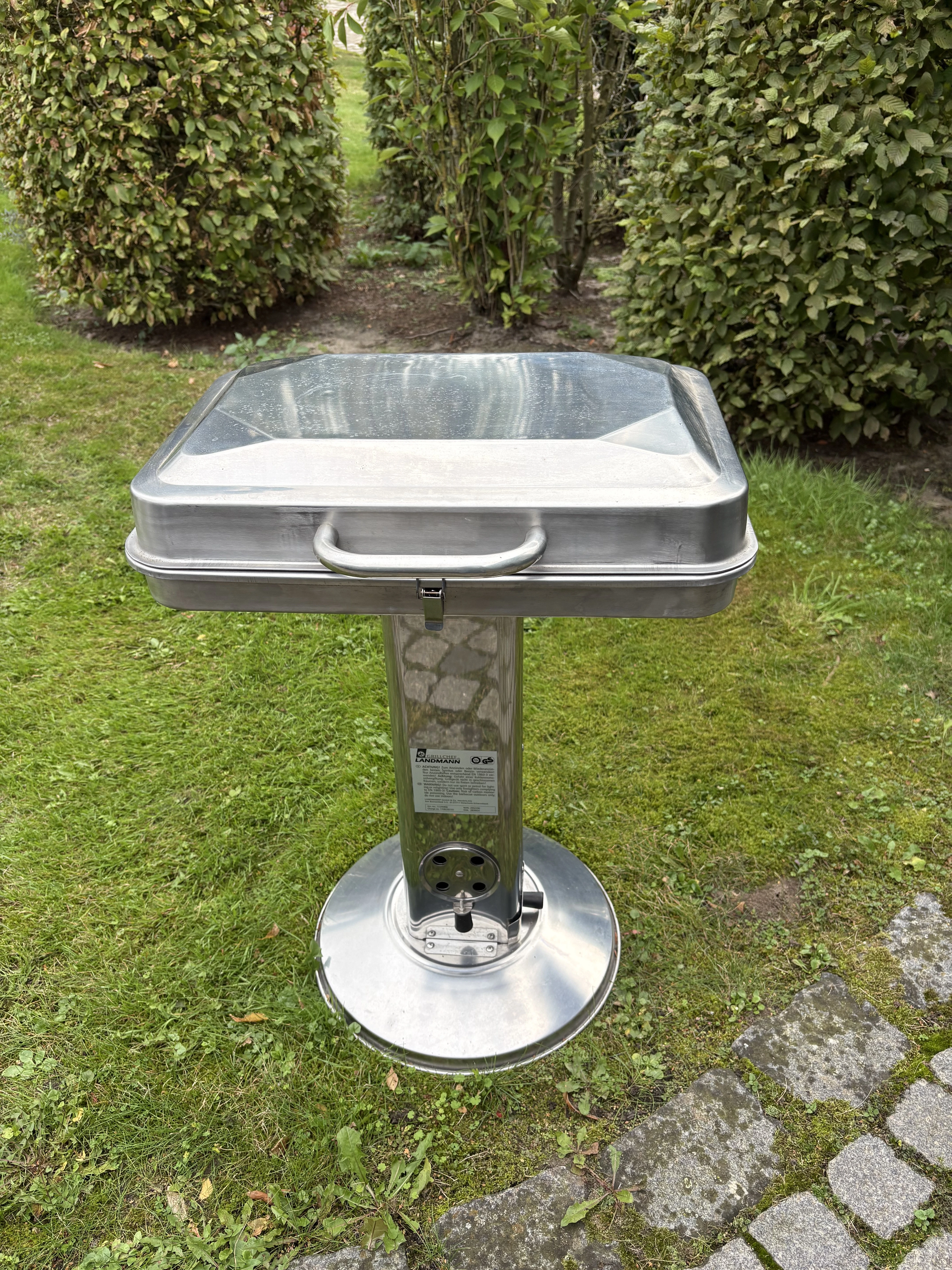 … mit Aschekasten