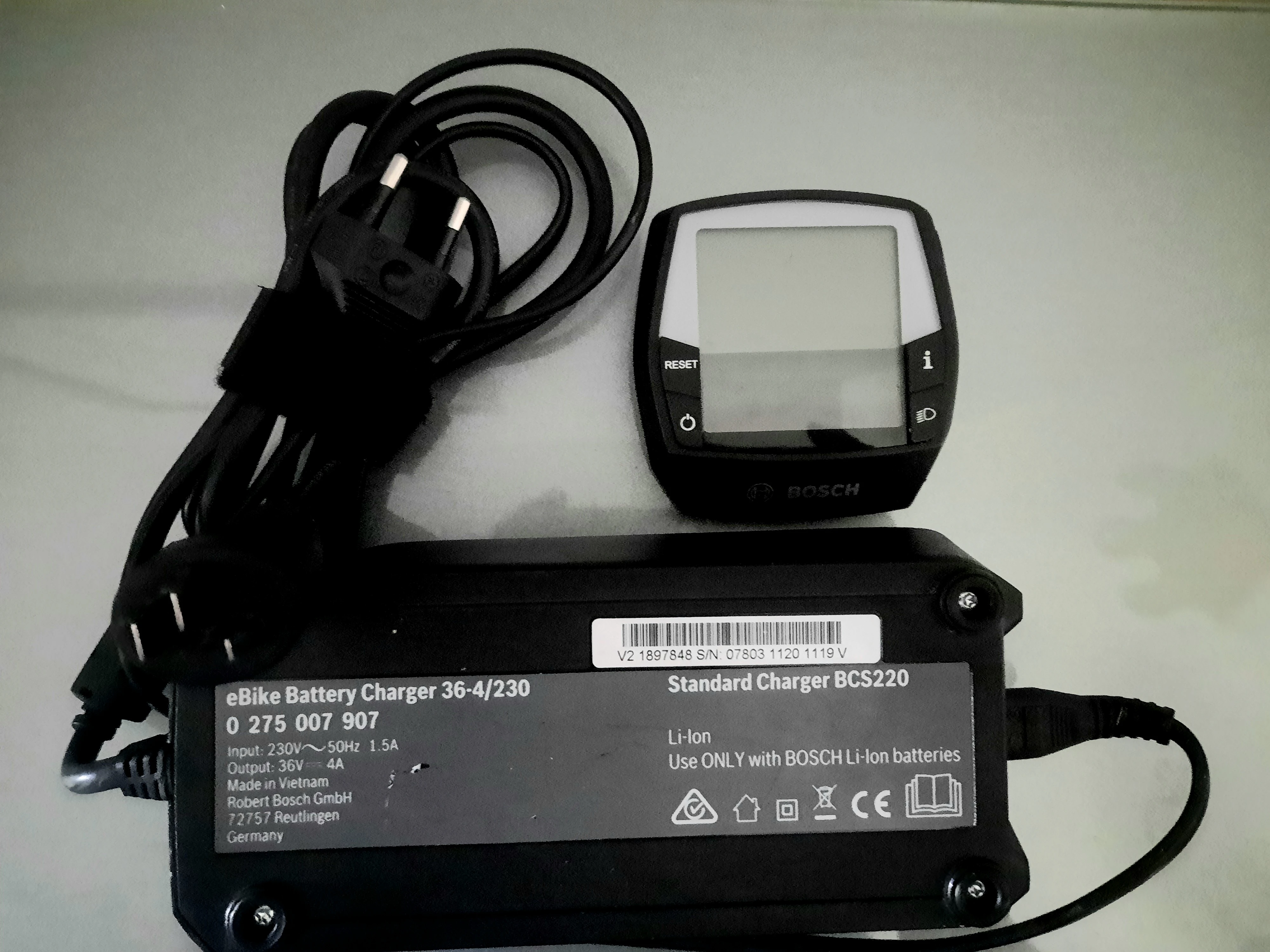  Akkuladegerät, 3pol. Stecker  &  Fahrcomputer