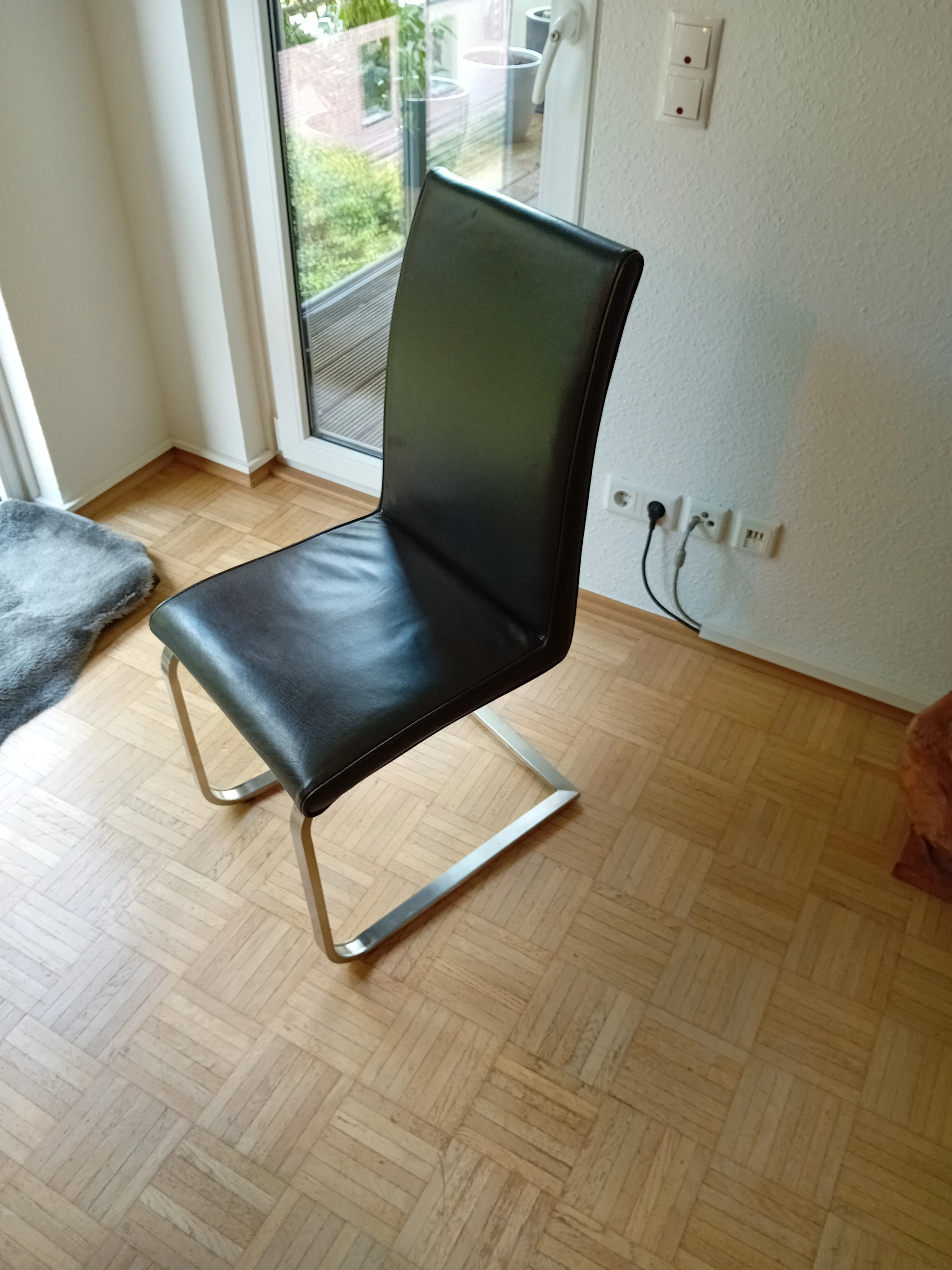 Braunes Kunstleder, gut erhalten